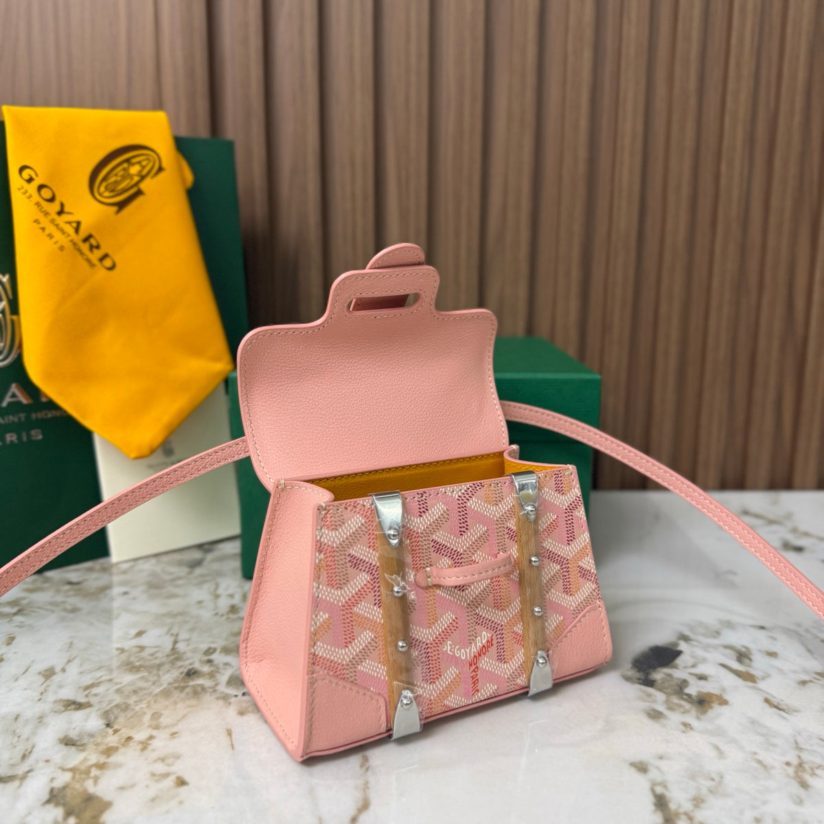 Goyard Saïgon Mini – Rosa con Asa de Madera
