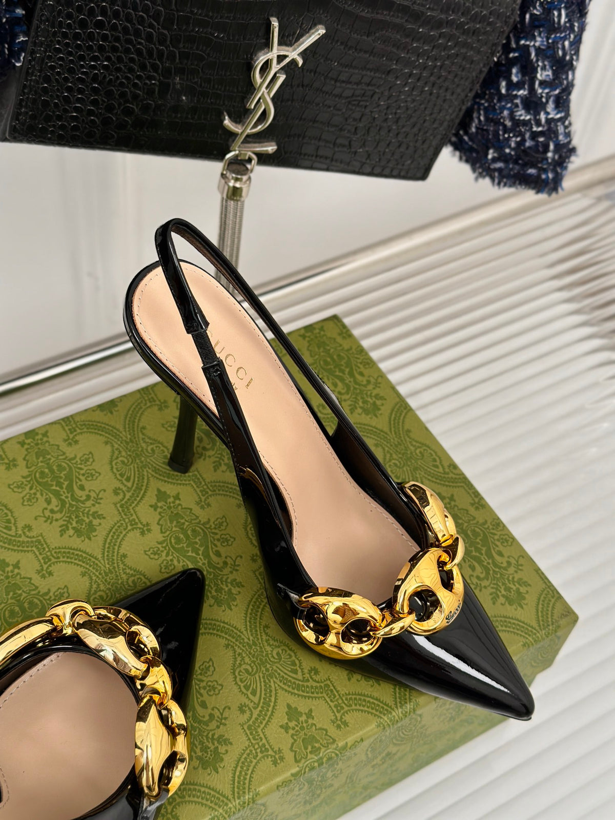 GUCCI SIGNORIA CHAIN SLINGBACK – BLACK / GOLD