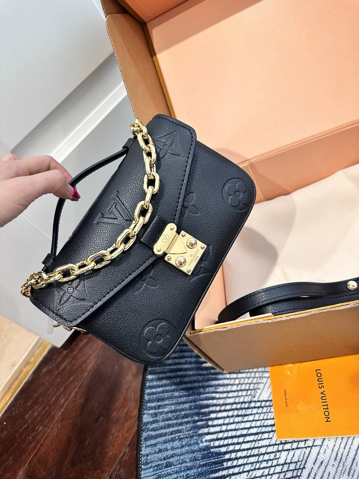 Louis Vuitton Pochette Métis East-West