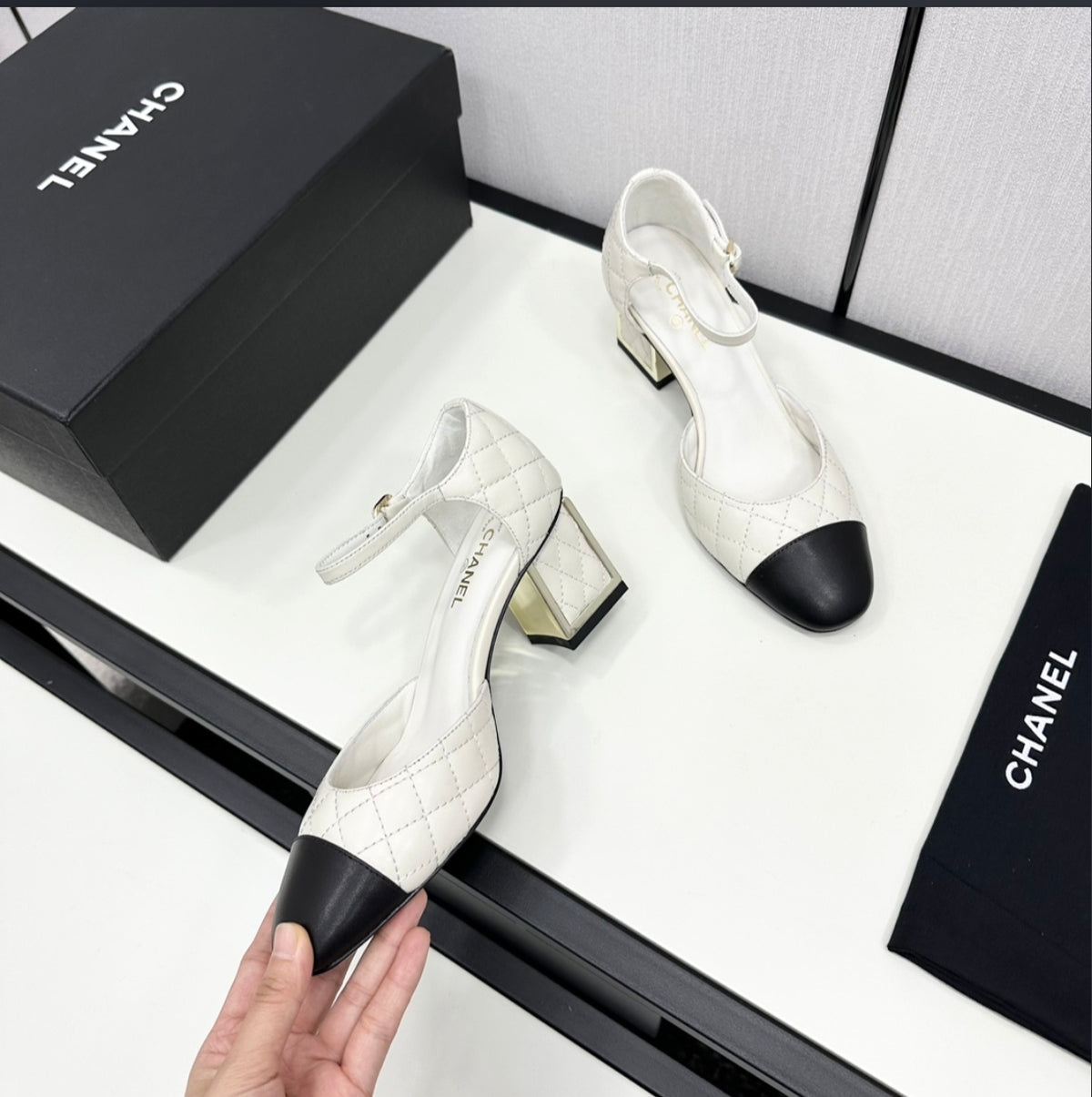 CHANEL QUILTED TWO-TONE PUMPS – WHITE / BLACK