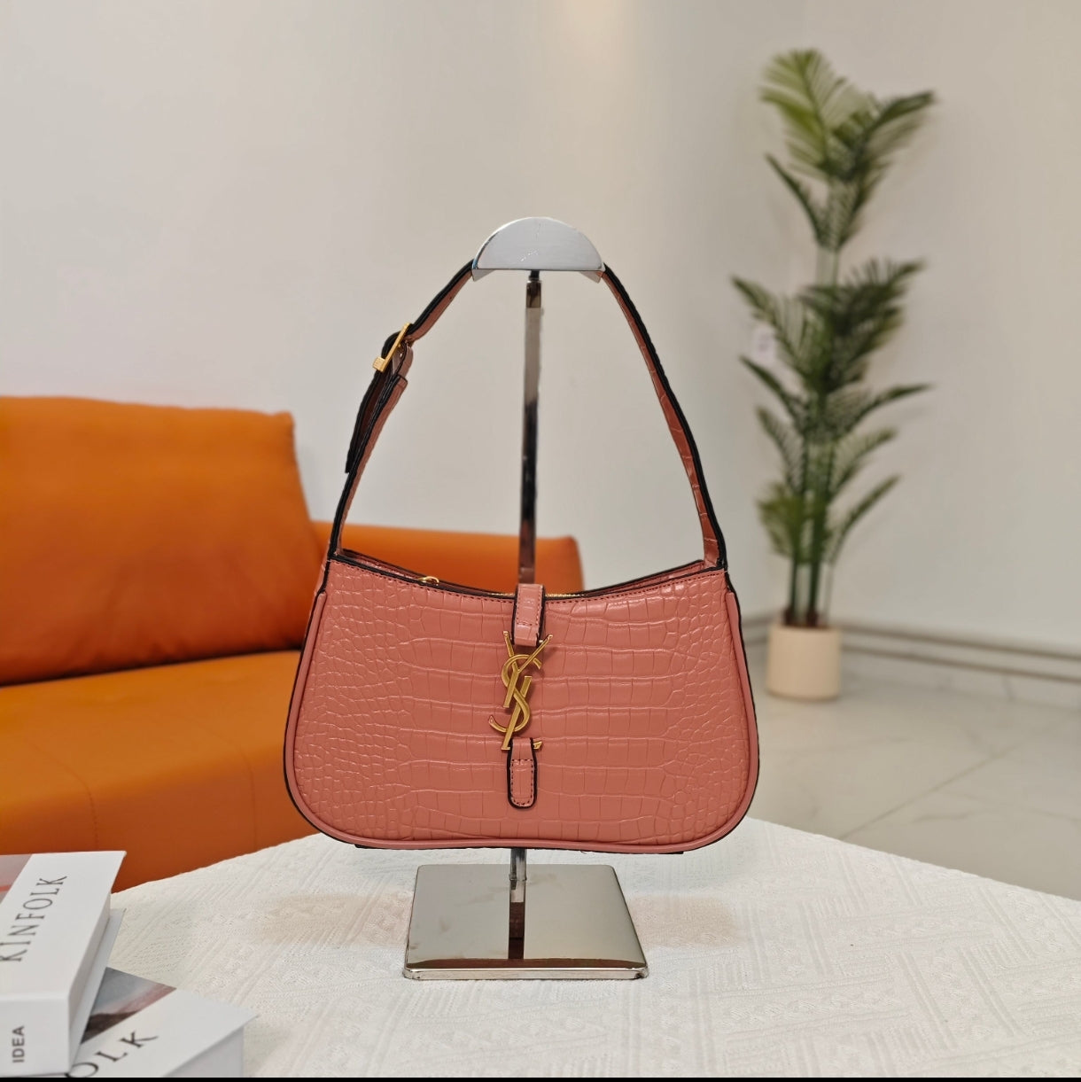 Saint Laurent Le 5 à 7 Hobo