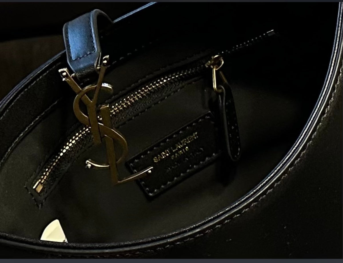 SAINT LAURENT LE 5 À 7 – BLACK / GOLD