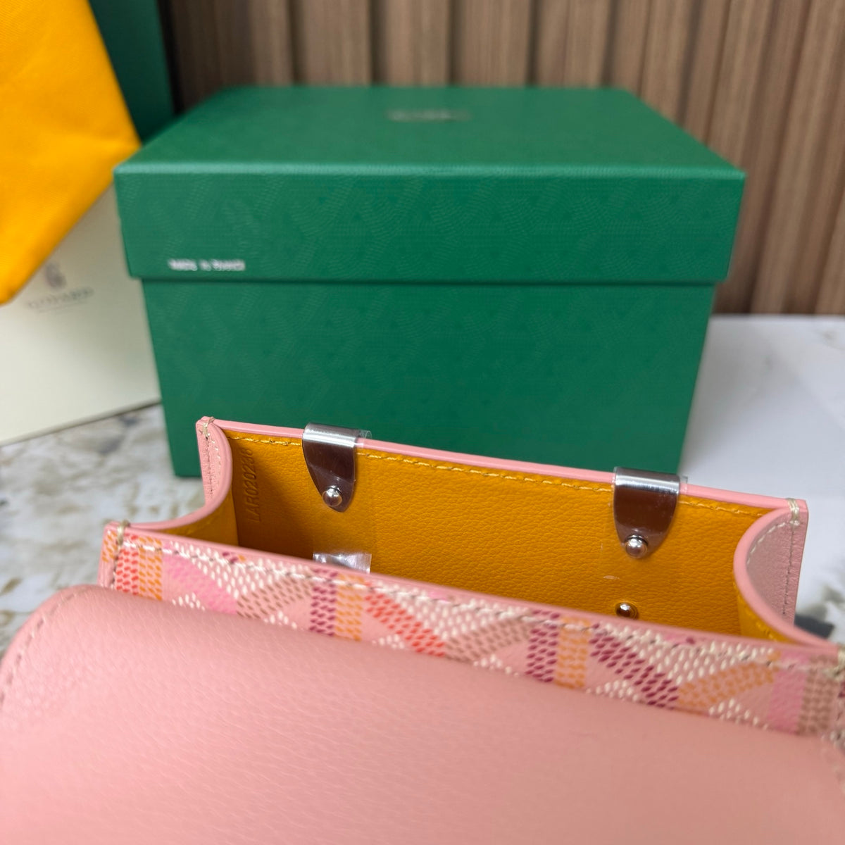 Goyard Saïgon Mini – Rosa con Asa de Madera
