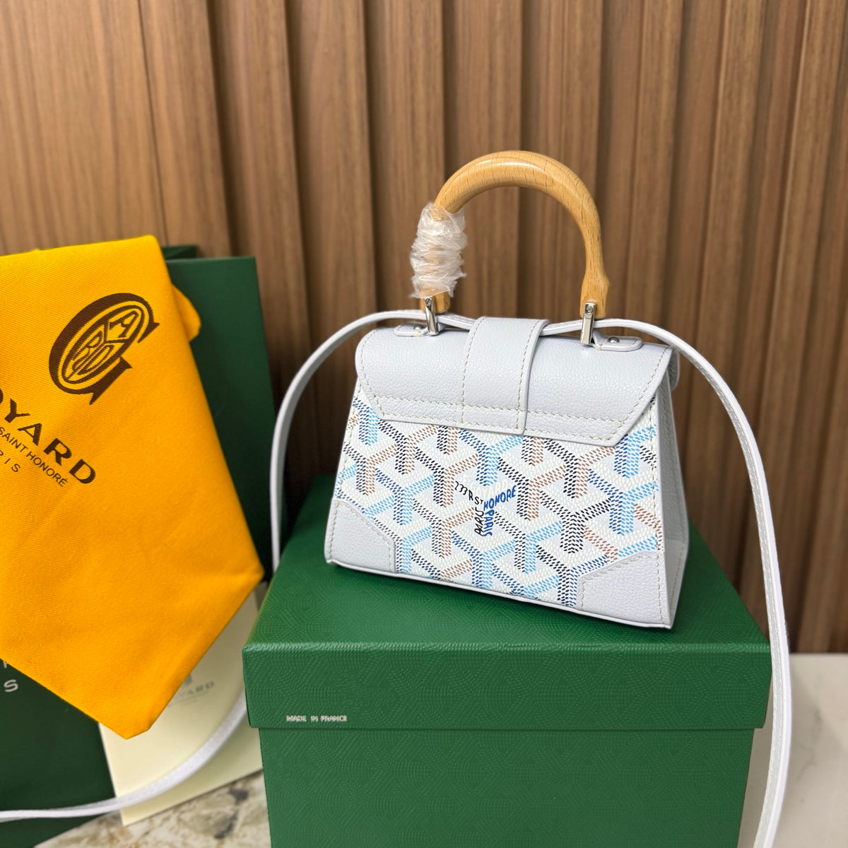 Goyard Saïgon Mini – Blanco con Asa de Madera