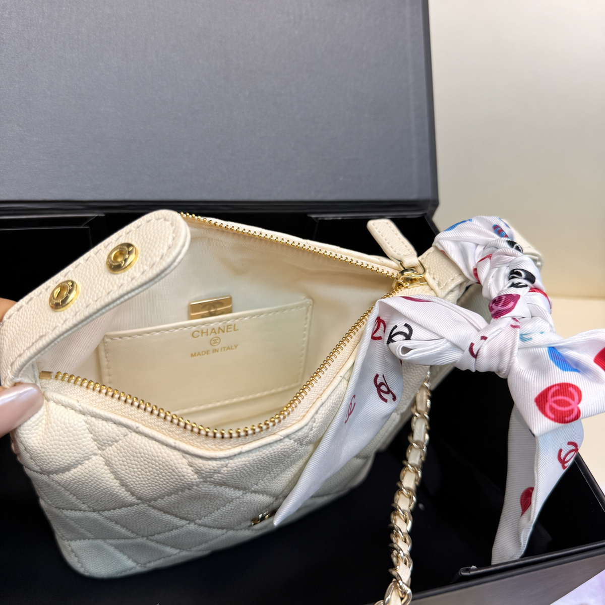CHANEL SMALL VANITY CASE WITH CHAIN – WHITE