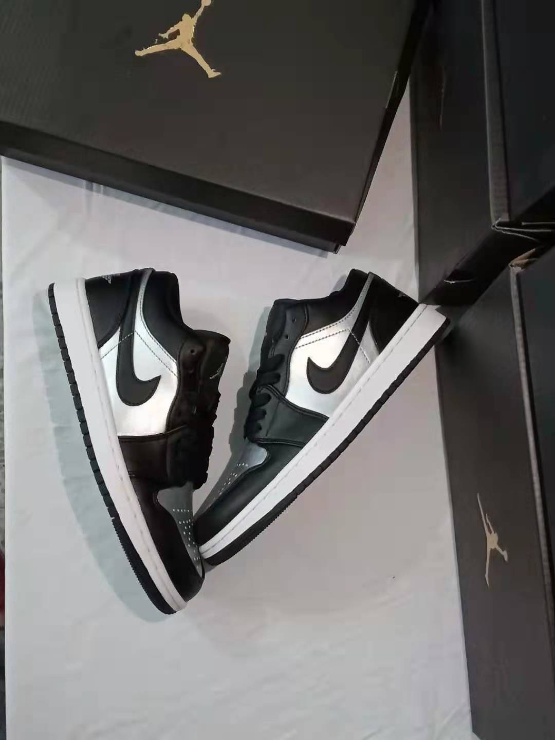 Air Jordan 1 Low – Negro / Gris / Verde