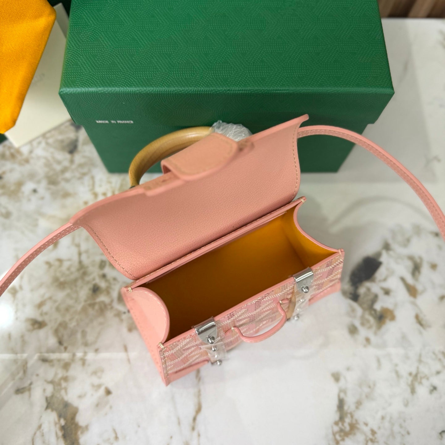 Goyard Saïgon Mini – Rosa con Asa de Madera