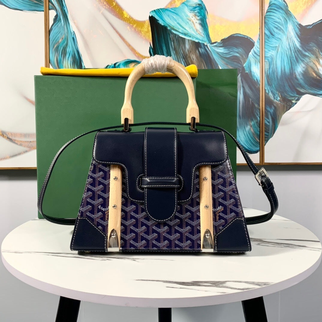 Goyard Saïgon Structuré – Azul marino con asa de madera
