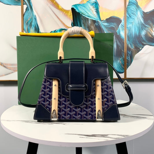 Goyard Saïgon Structuré – Azul marino con asa de madera