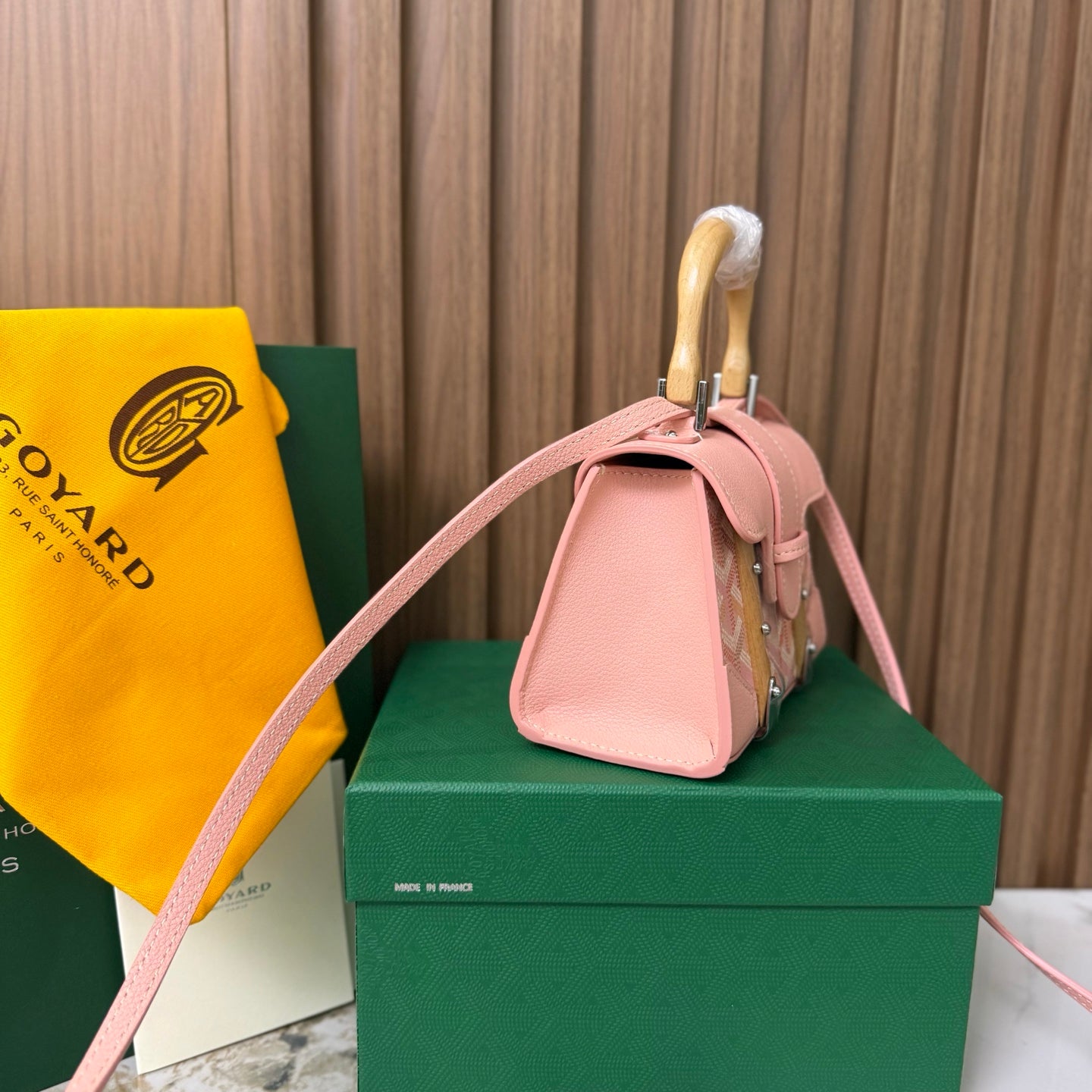 Goyard Saïgon Mini – Rosa con Asa de Madera