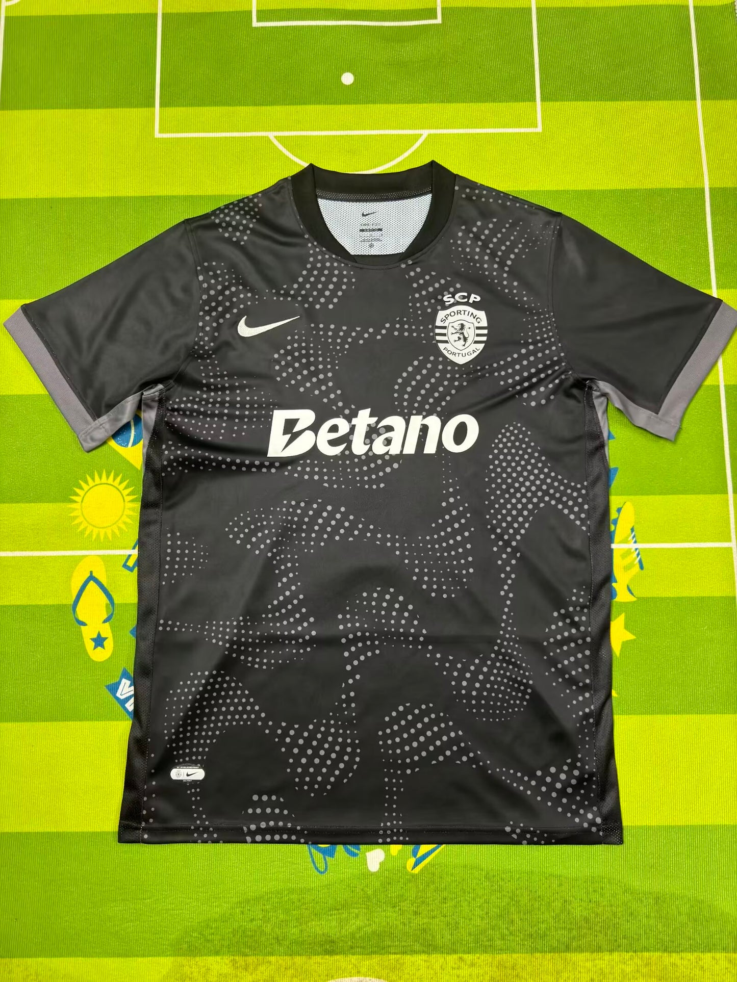Sporting CP 2024/25 – 4.º Jersey Black/Grey