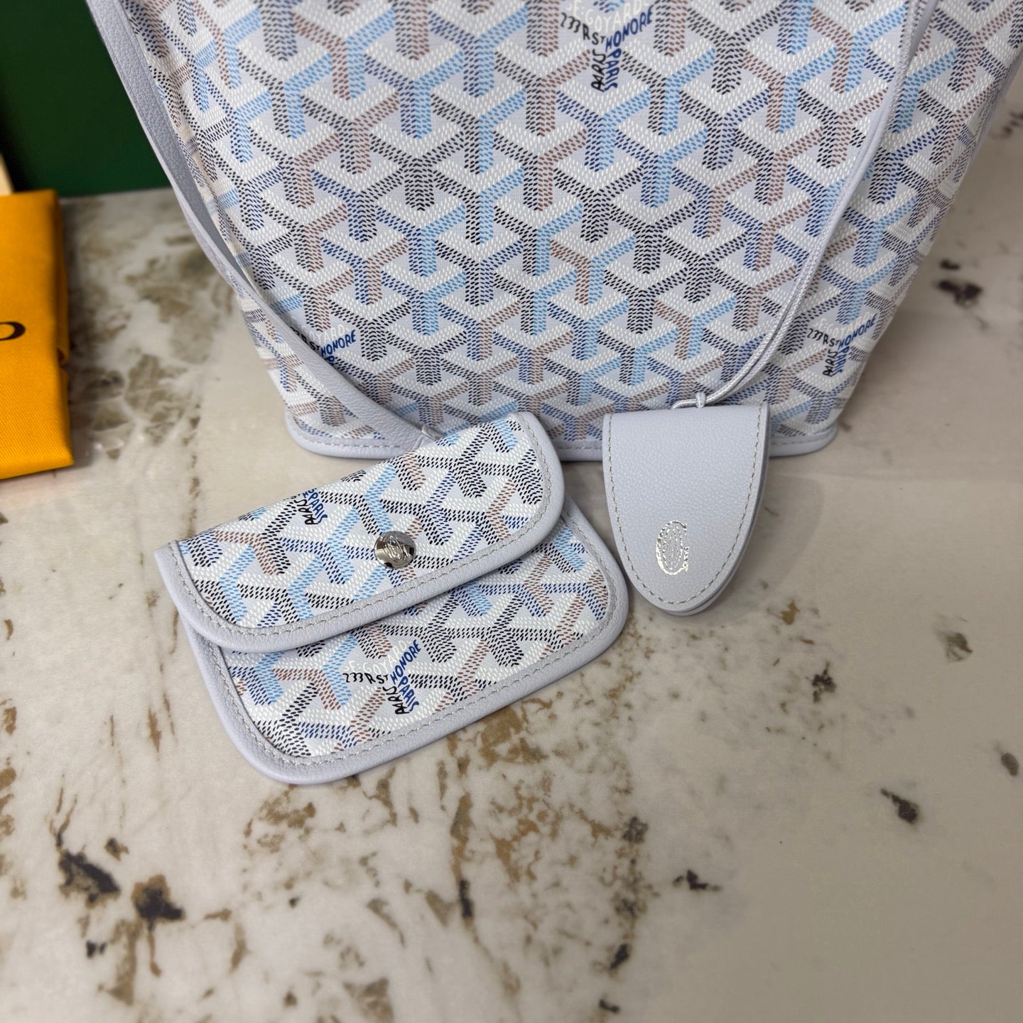 Goyard Anjou Mini – Blanco y Azul Pastel