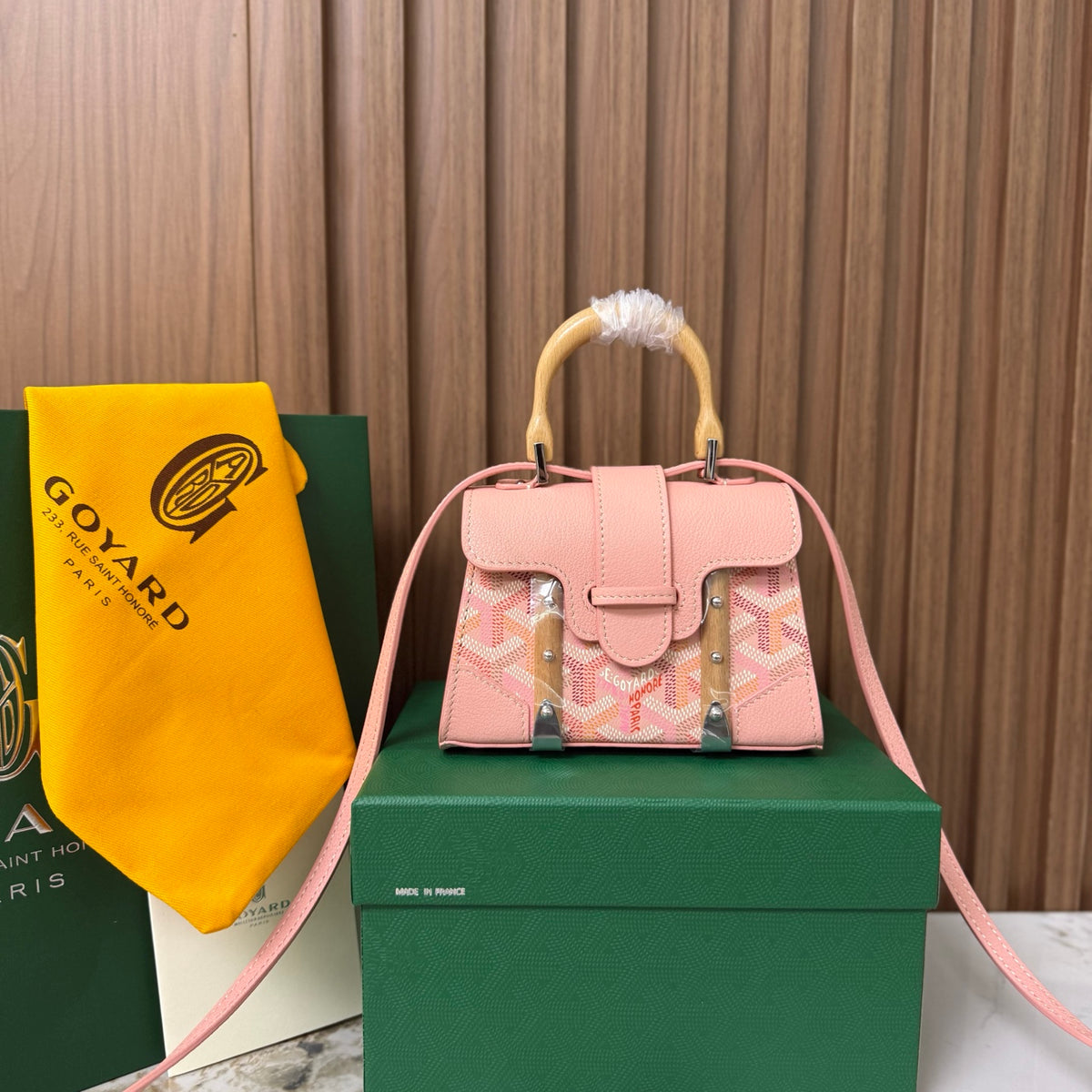 Goyard Saïgon Mini – Rosa con Asa de Madera
