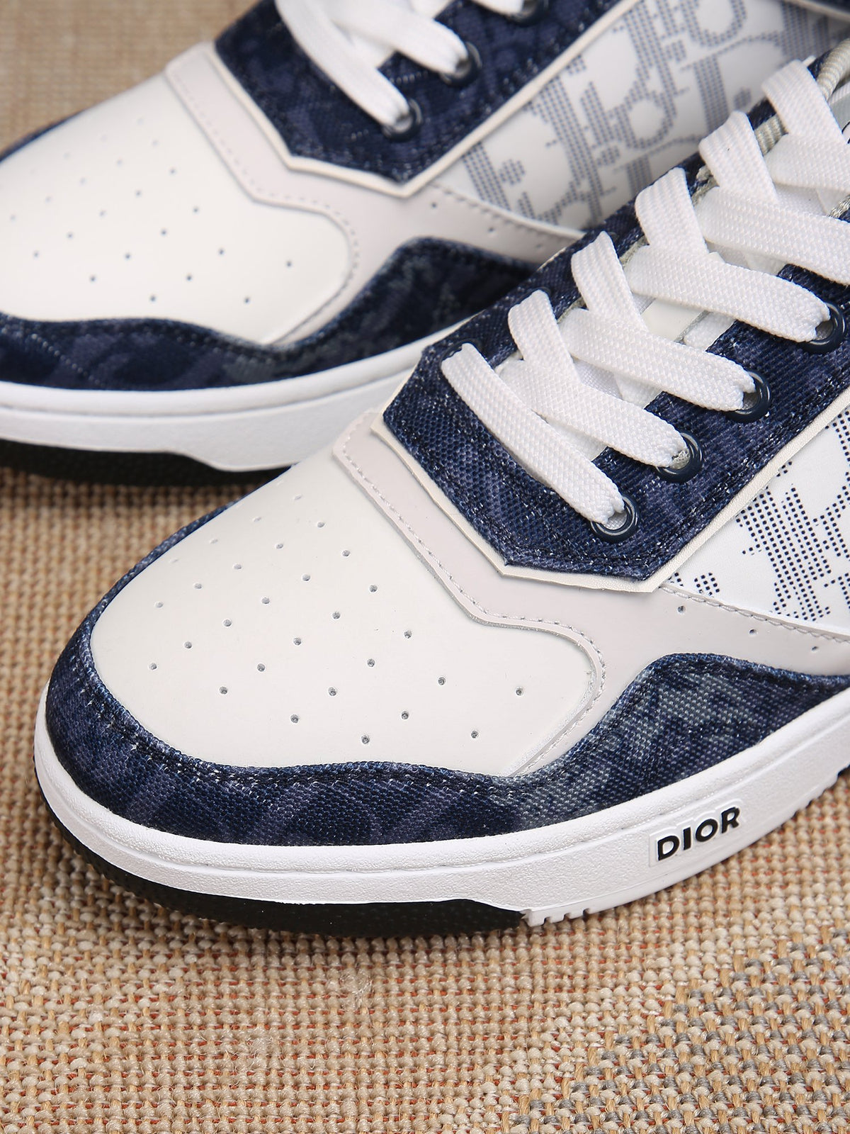 DIOR B27-STYLE OBLIQUE – NAVY / WHITE