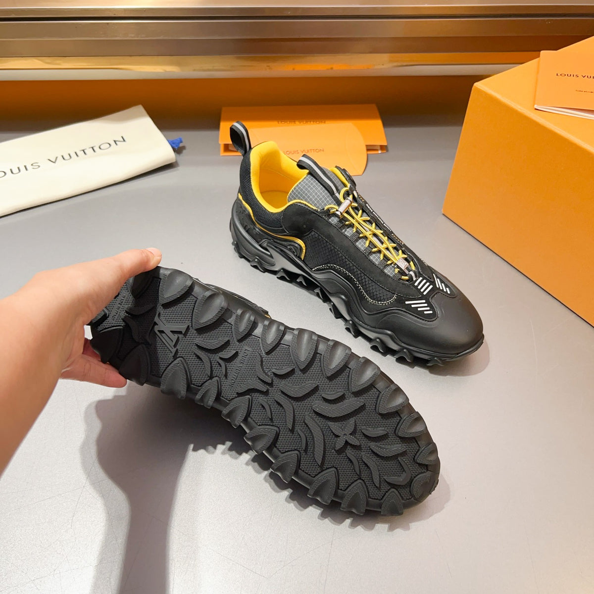LOUIS VUITTON LV RUNNER TATIC–STYLE – BLACK / YELLOW