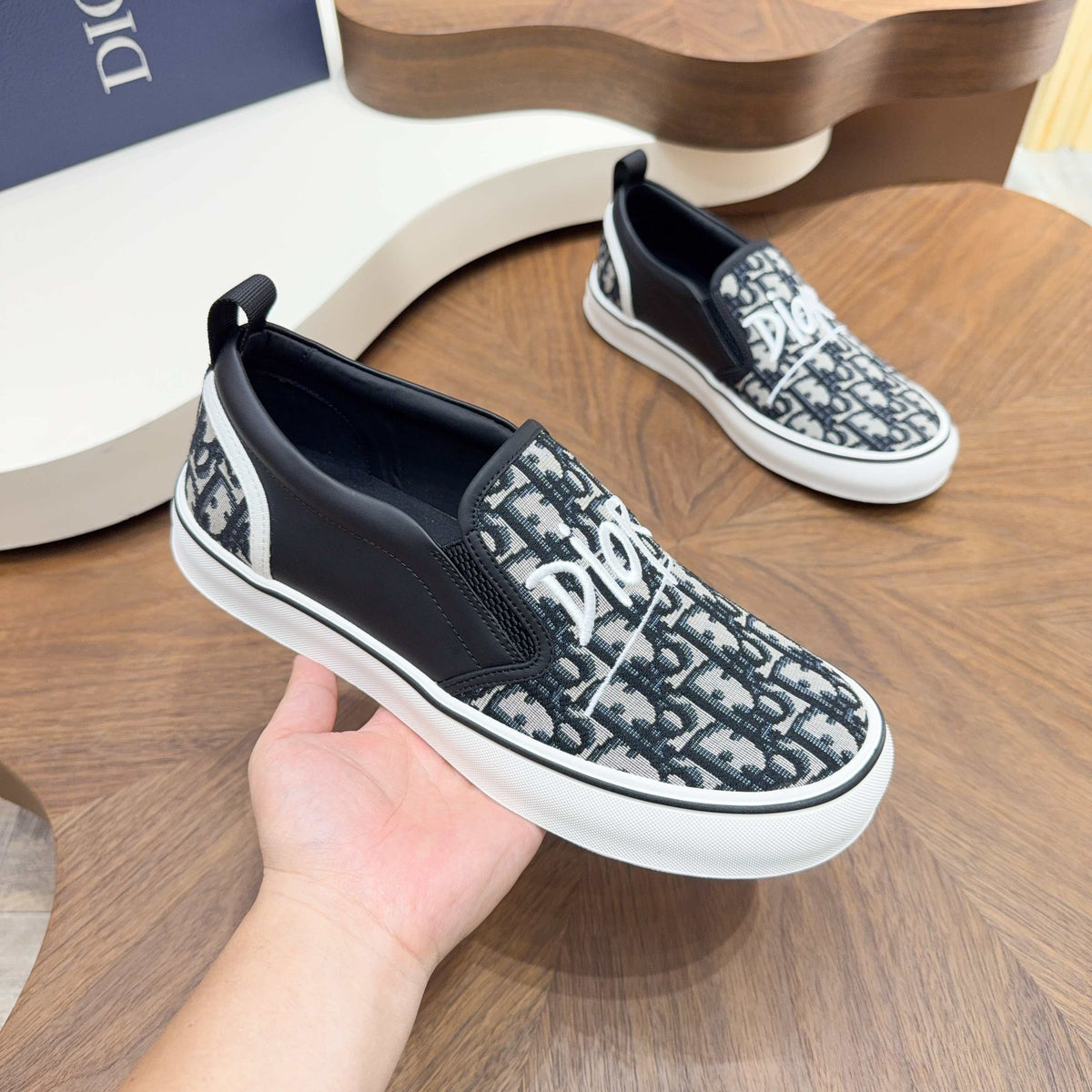 DIOR OBLIQUE SLIP-ON – BLACK / WHITE