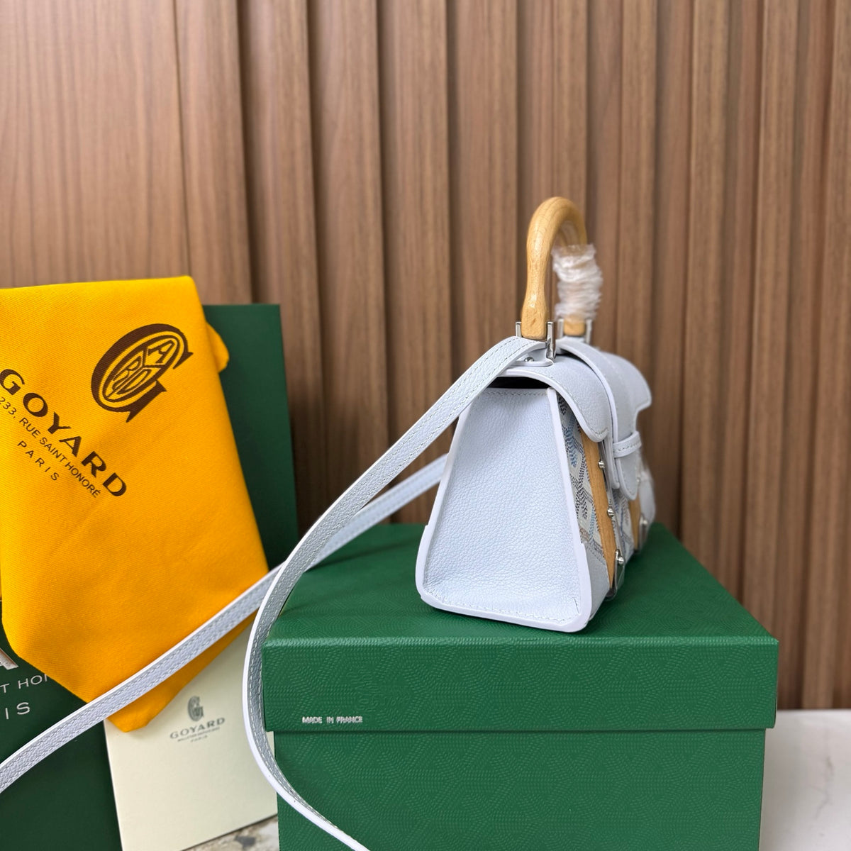 Goyard Saïgon Mini – Blanco con Asa de Madera