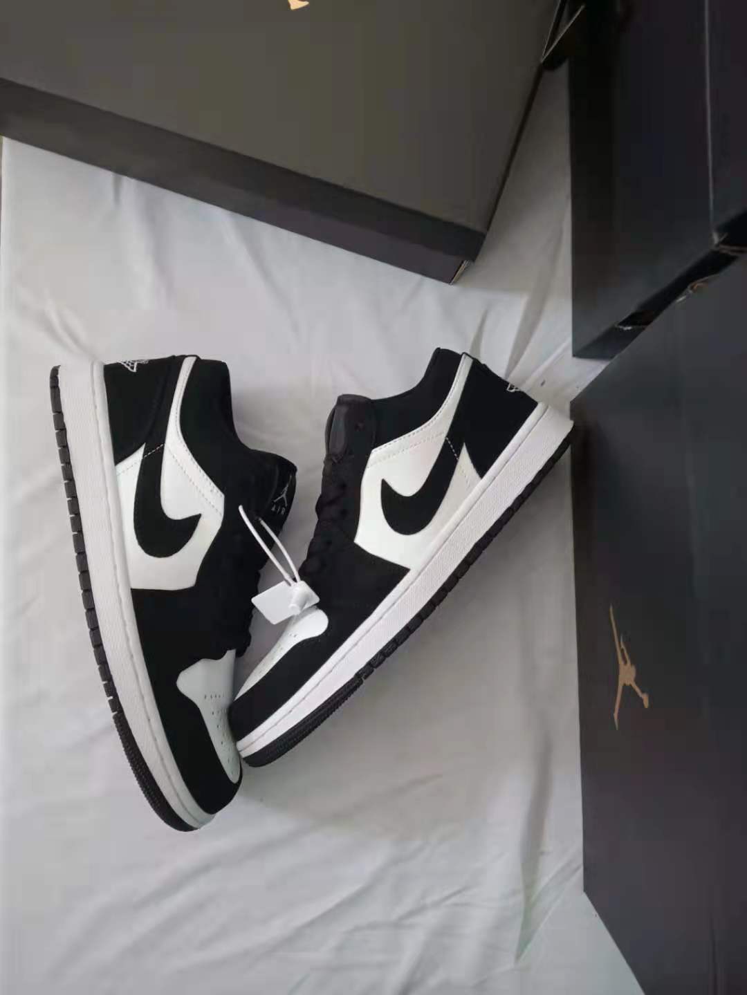 Nike Air Jordan 1 Low – Negro / Blanco