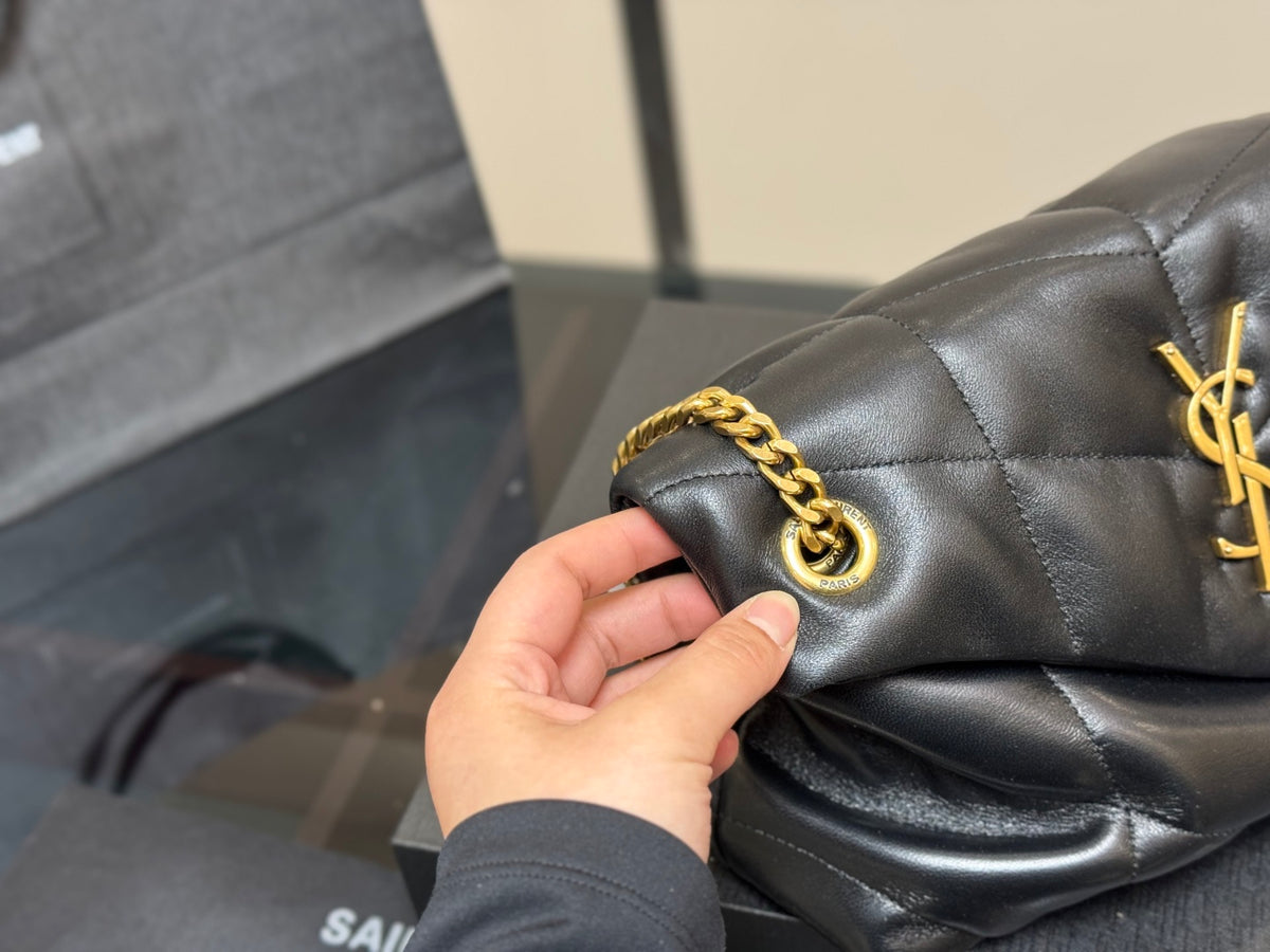 Saint Laurent Loulou Puffer Pequeño