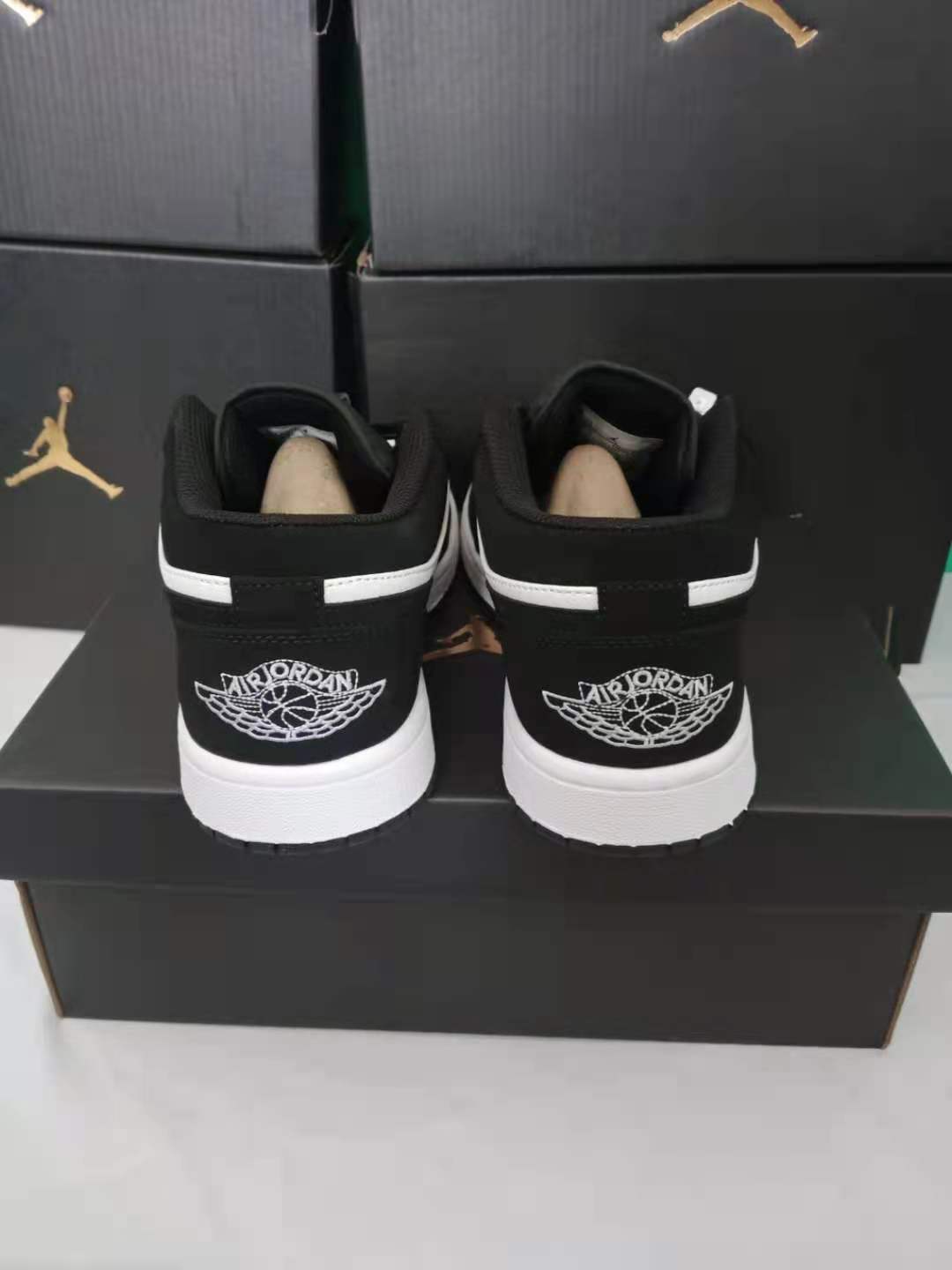 Nike Air Jordan 1 Low – Negro / Blanco