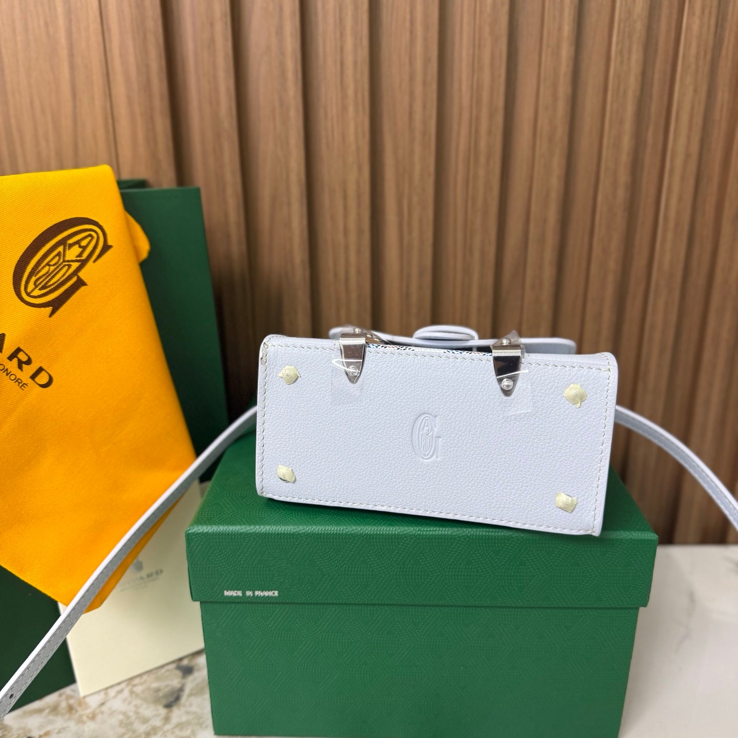 Goyard Saïgon Mini – Blanco con Asa de Madera