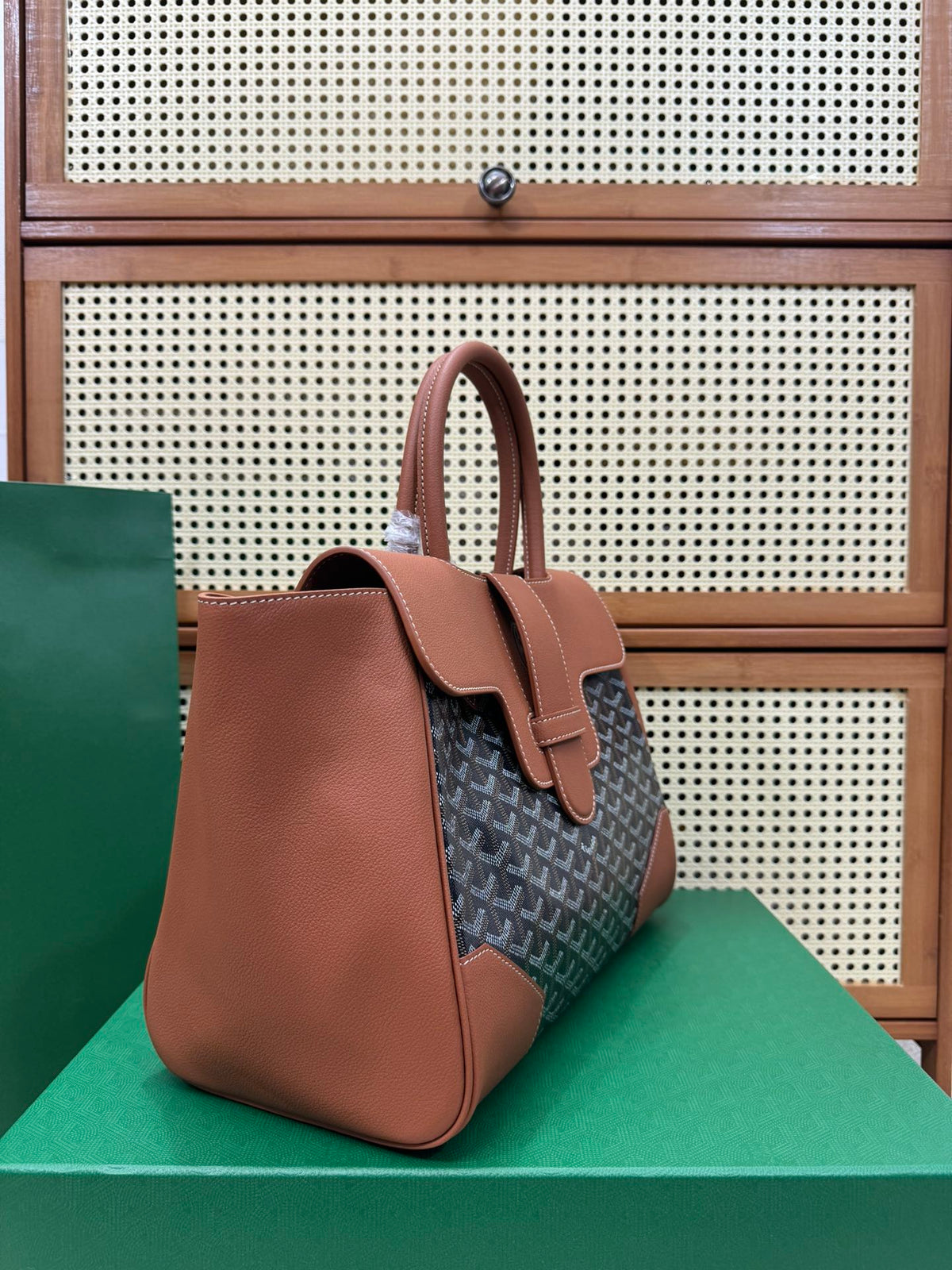 Goyard Saïgon Estructurado – Marrón y Negro