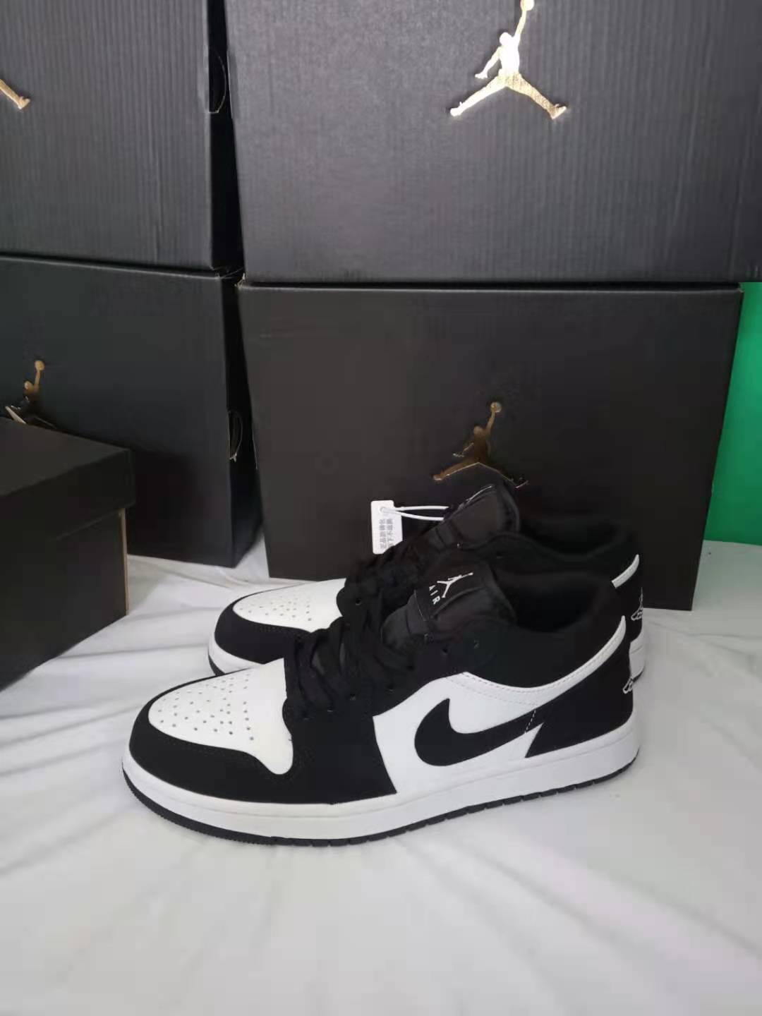 Nike Air Jordan 1 Low – Negro / Blanco