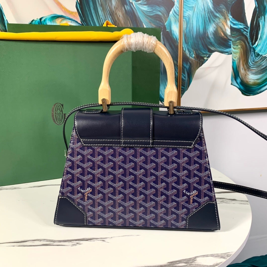 Goyard Saïgon Structuré – Azul marino con asa de madera