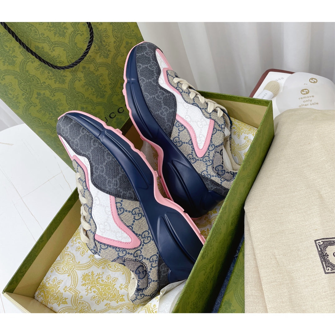 GUCCI RHYTON GG SUPREME–STYLE – BEIGE / NAVY / PINK