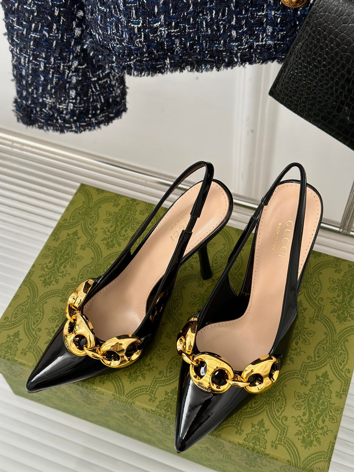 GUCCI SIGNORIA CHAIN SLINGBACK – BLACK / GOLD