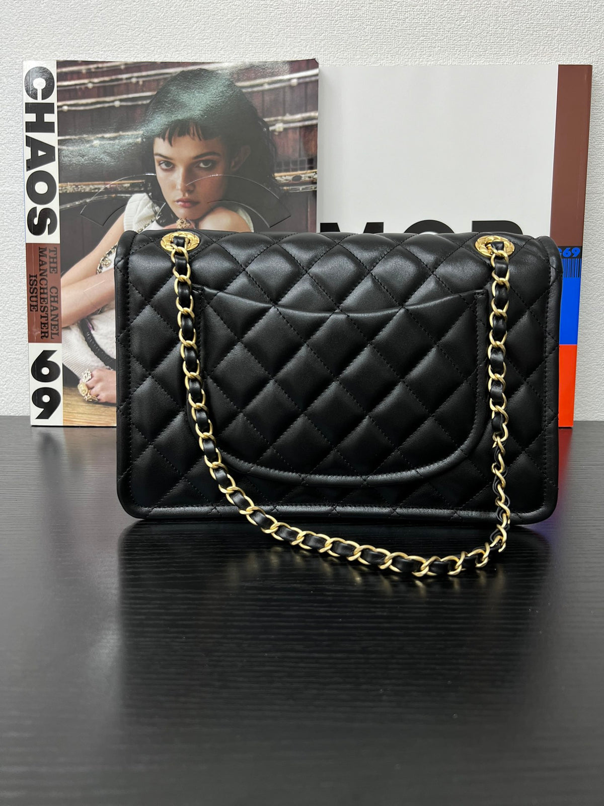 Chanel Classic Flap Pequeña Negra con Herrajes Dorados
