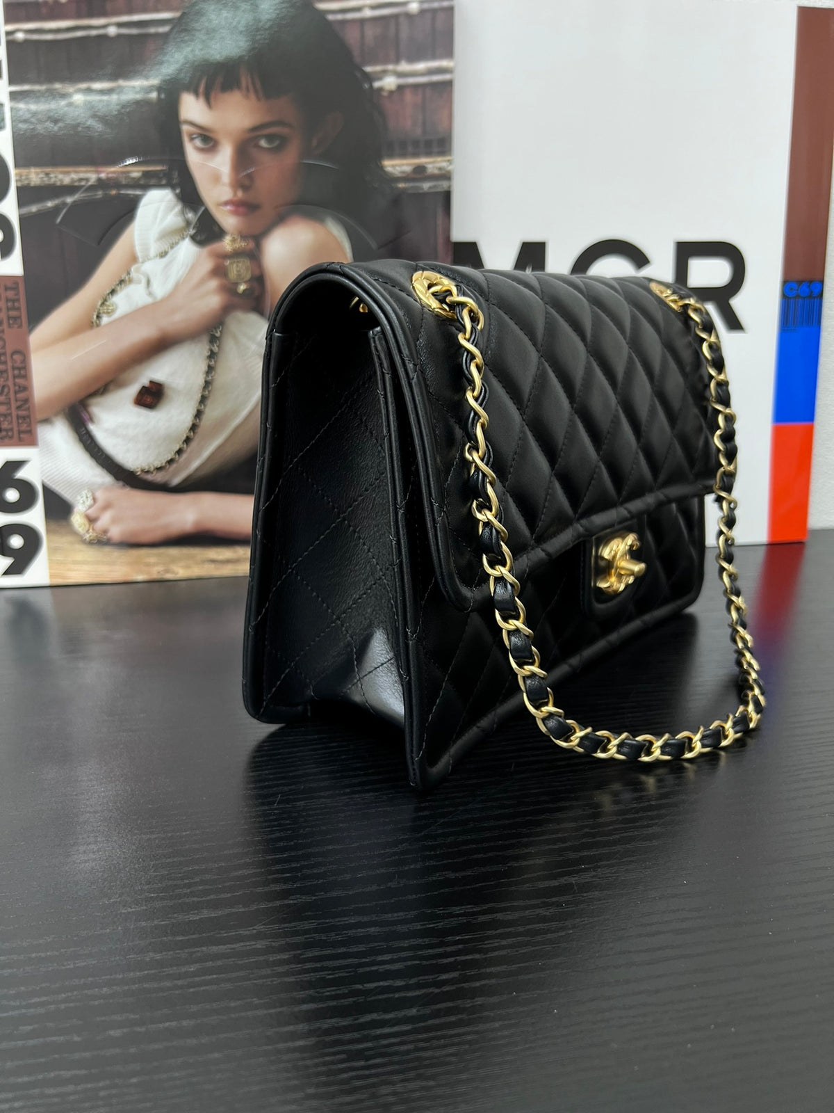Chanel Classic Flap Pequeña Negra con Herrajes Dorados