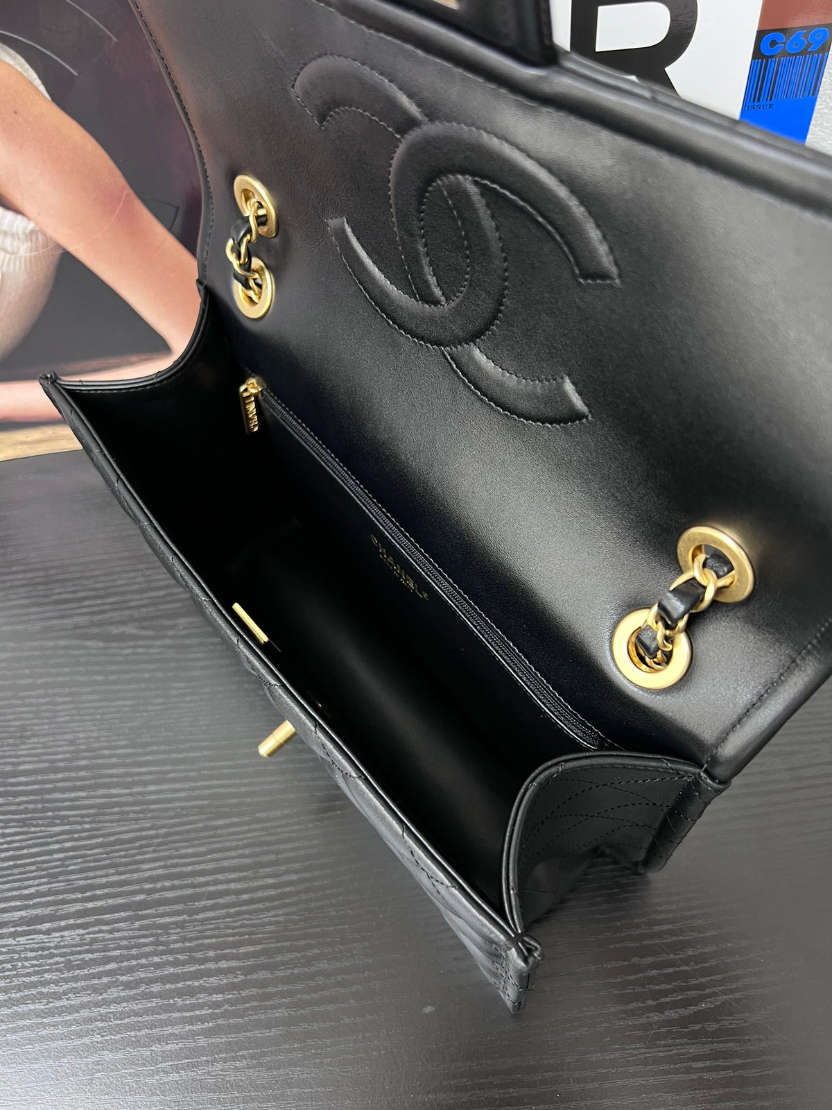 Chanel Classic Flap Pequeña Negra con Herrajes Dorados