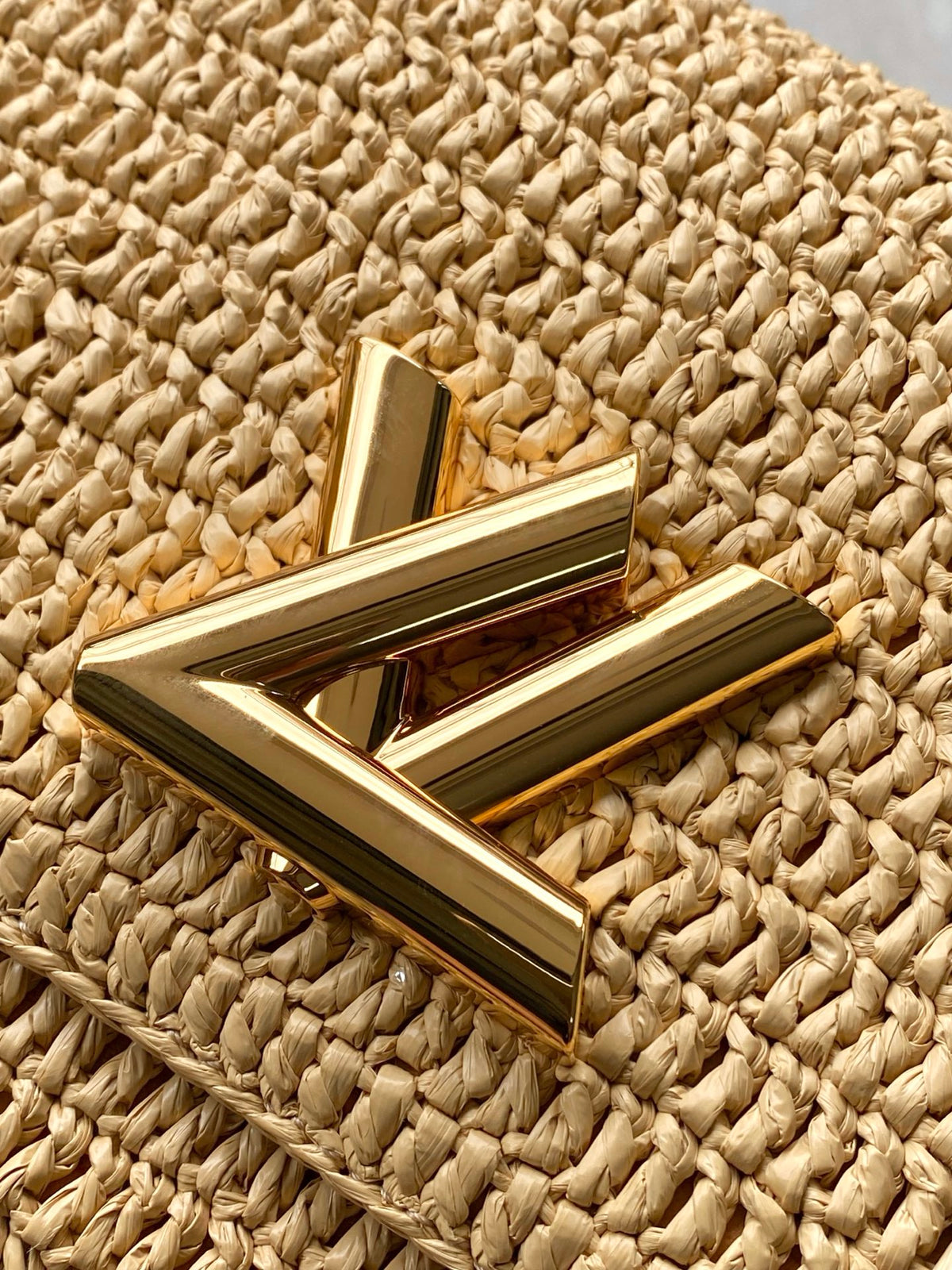 LOUIS VUITTON TWIST MM – NATURAL RAFFIA