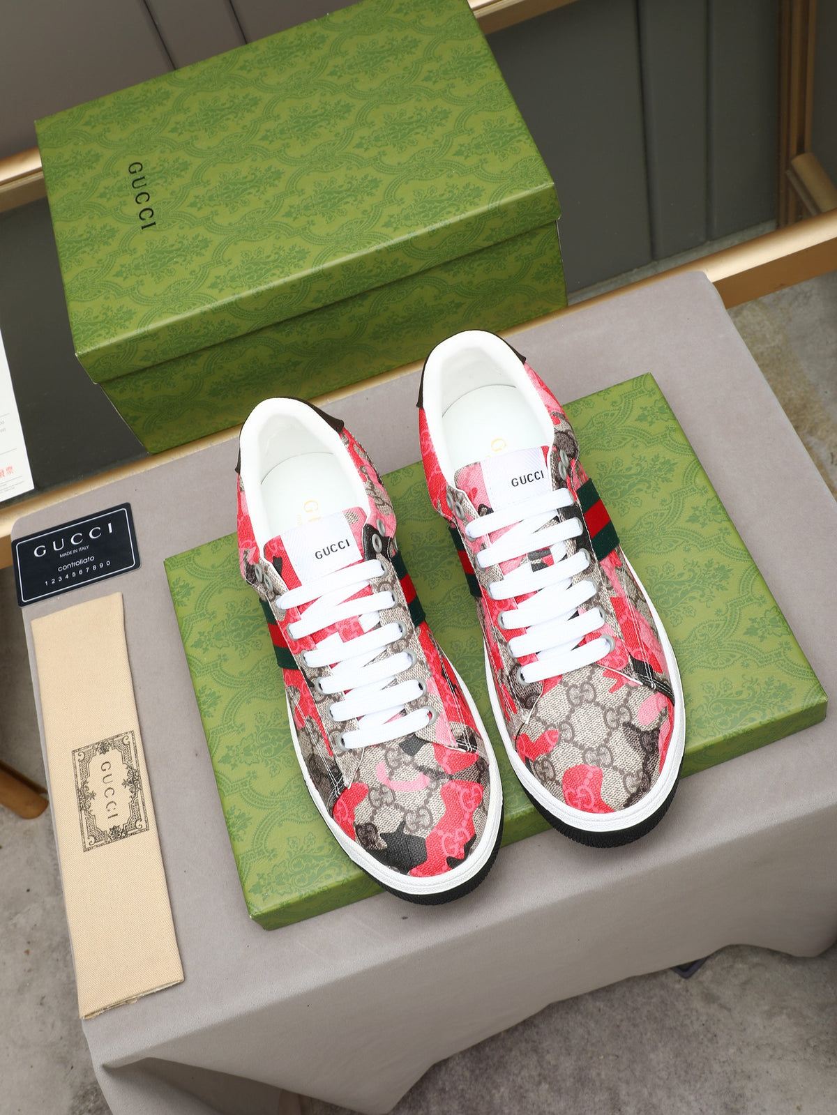 GUCCI ACE–STYLE GG CAMOUFLAGE – RED / BEIGE