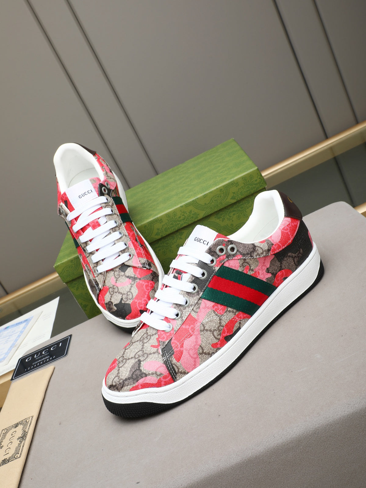 GUCCI ACE–STYLE GG CAMOUFLAGE – RED / BEIGE