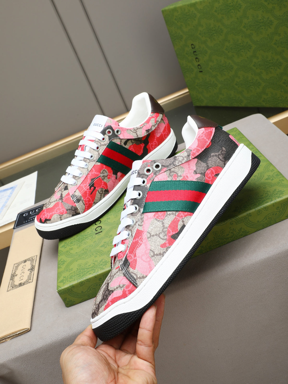 GUCCI ACE–STYLE GG CAMOUFLAGE – RED / BEIGE
