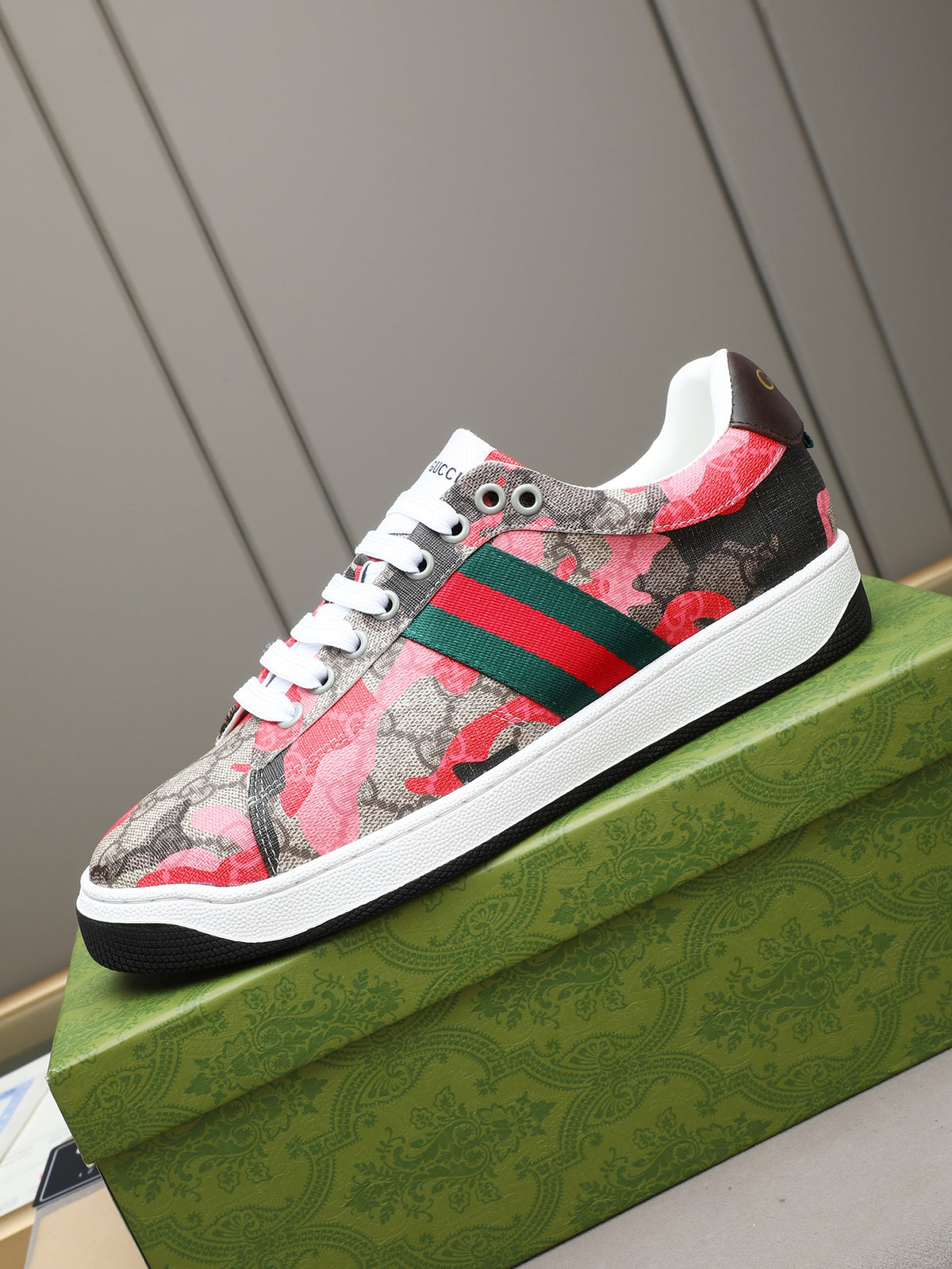 GUCCI ACE–STYLE GG CAMOUFLAGE – RED / BEIGE