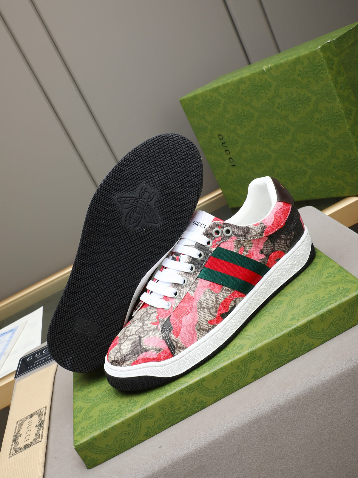 GUCCI ACE–STYLE GG CAMOUFLAGE – RED / BEIGE