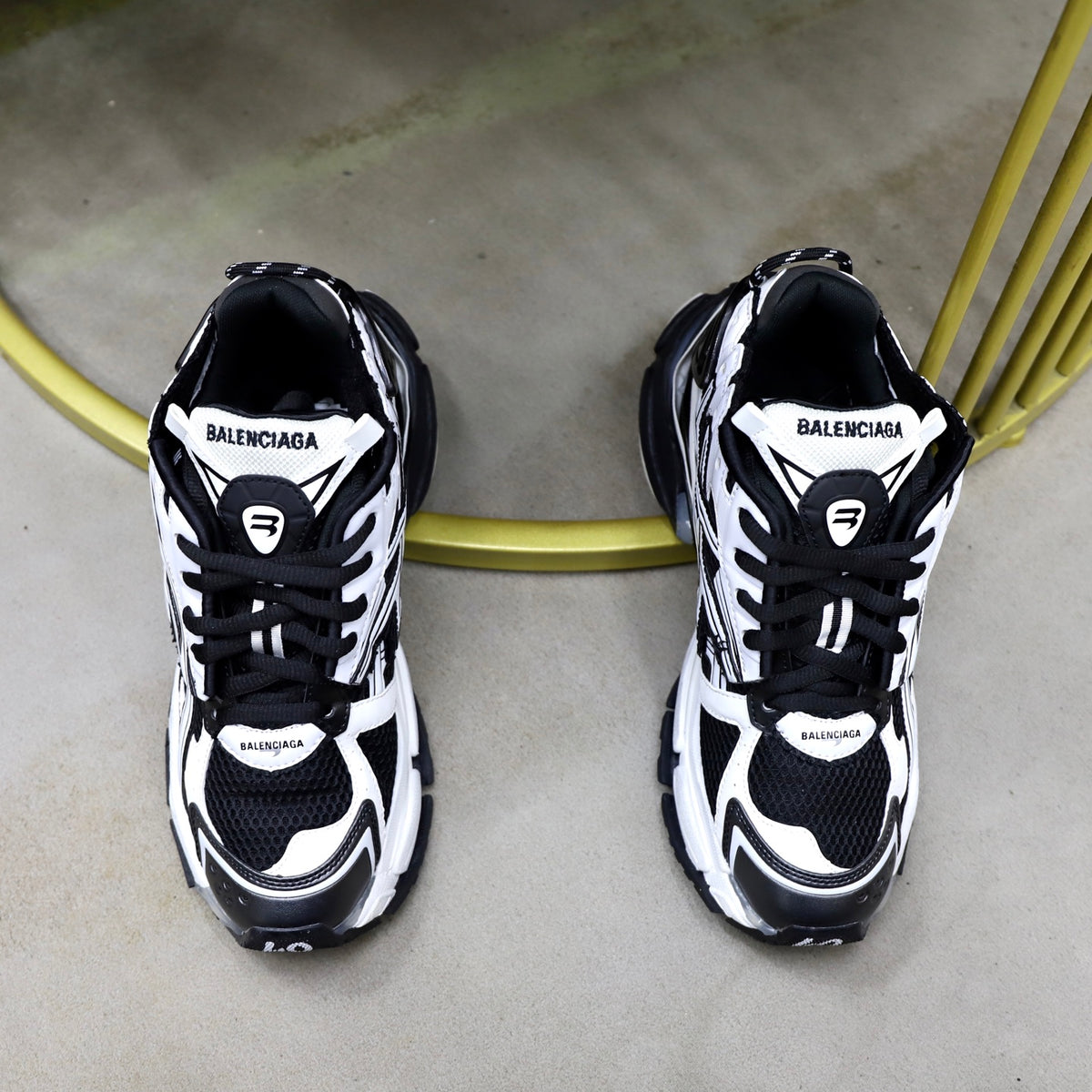 BALENCIAGA CIRCUIT – BLACK / WHITE