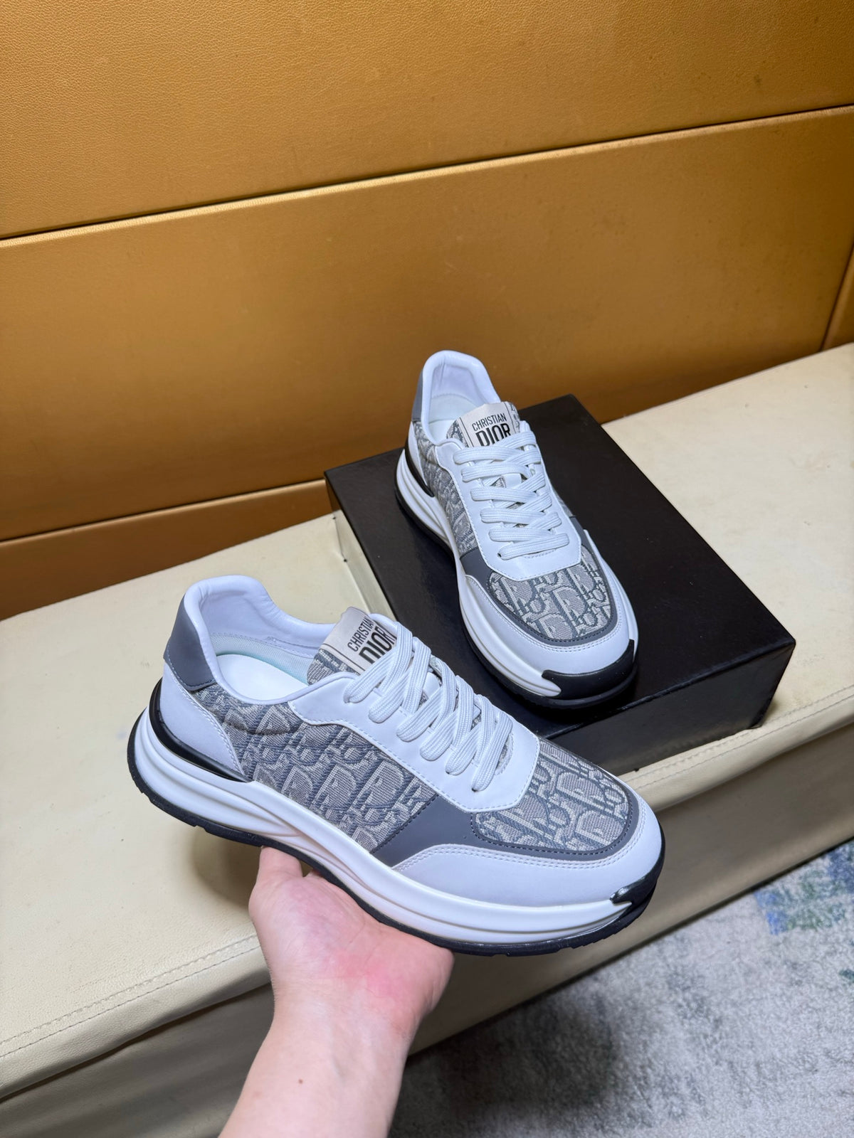 DIOR B57-STYLE OBLIQUE RUNNER – GREY / WHITE