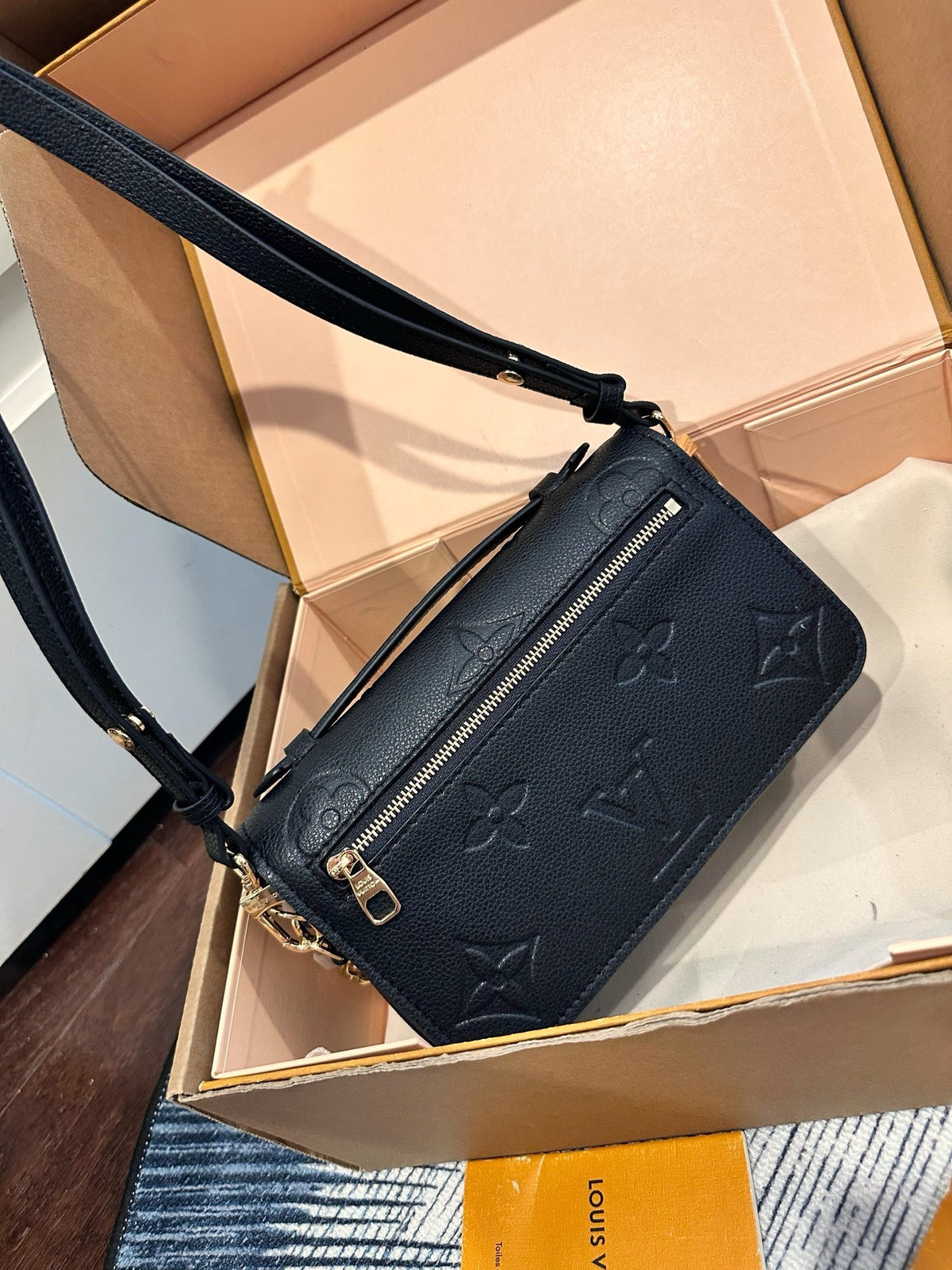 Louis Vuitton Pochette Métis East-West