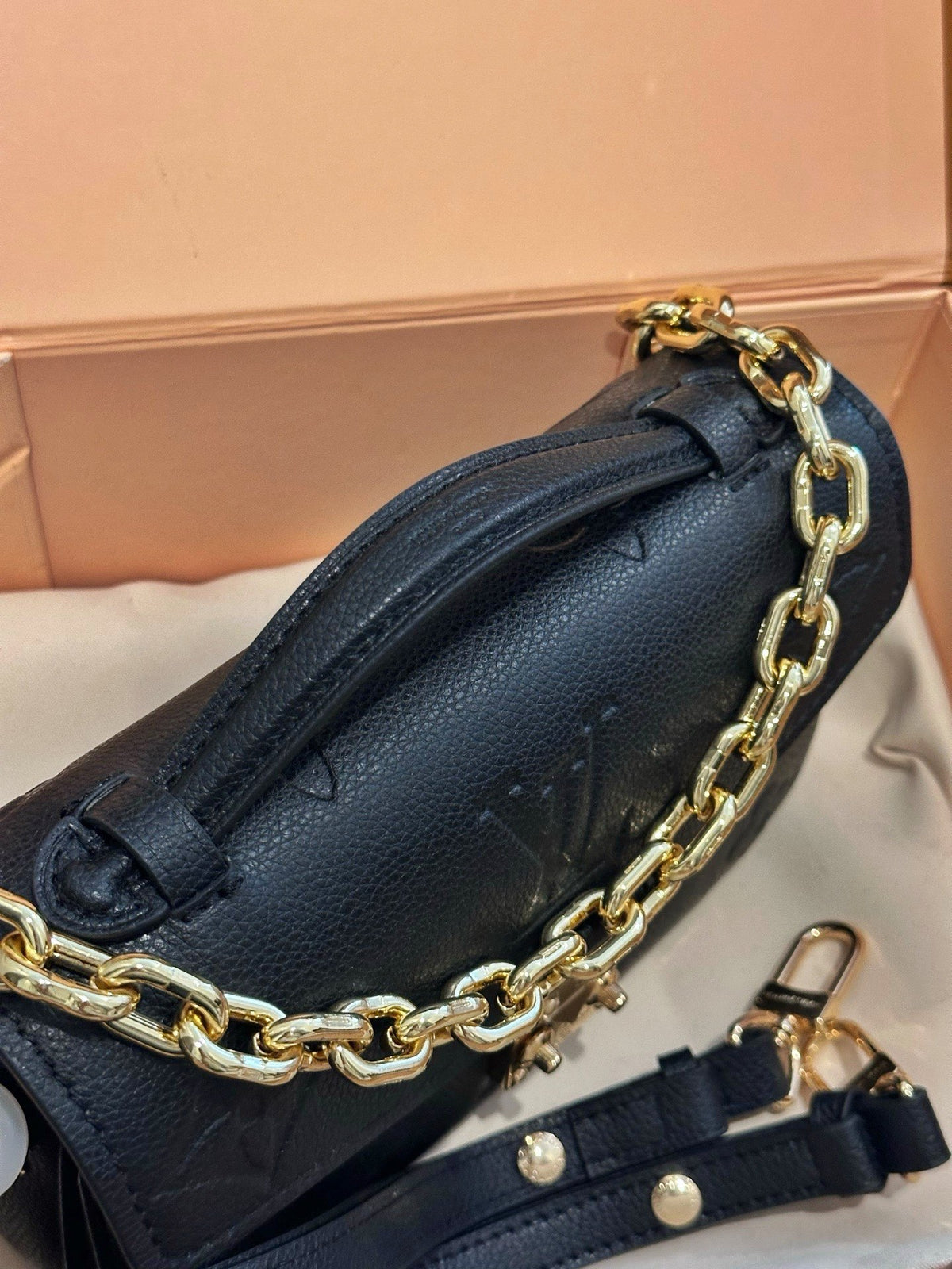Louis Vuitton Pochette Métis East-West