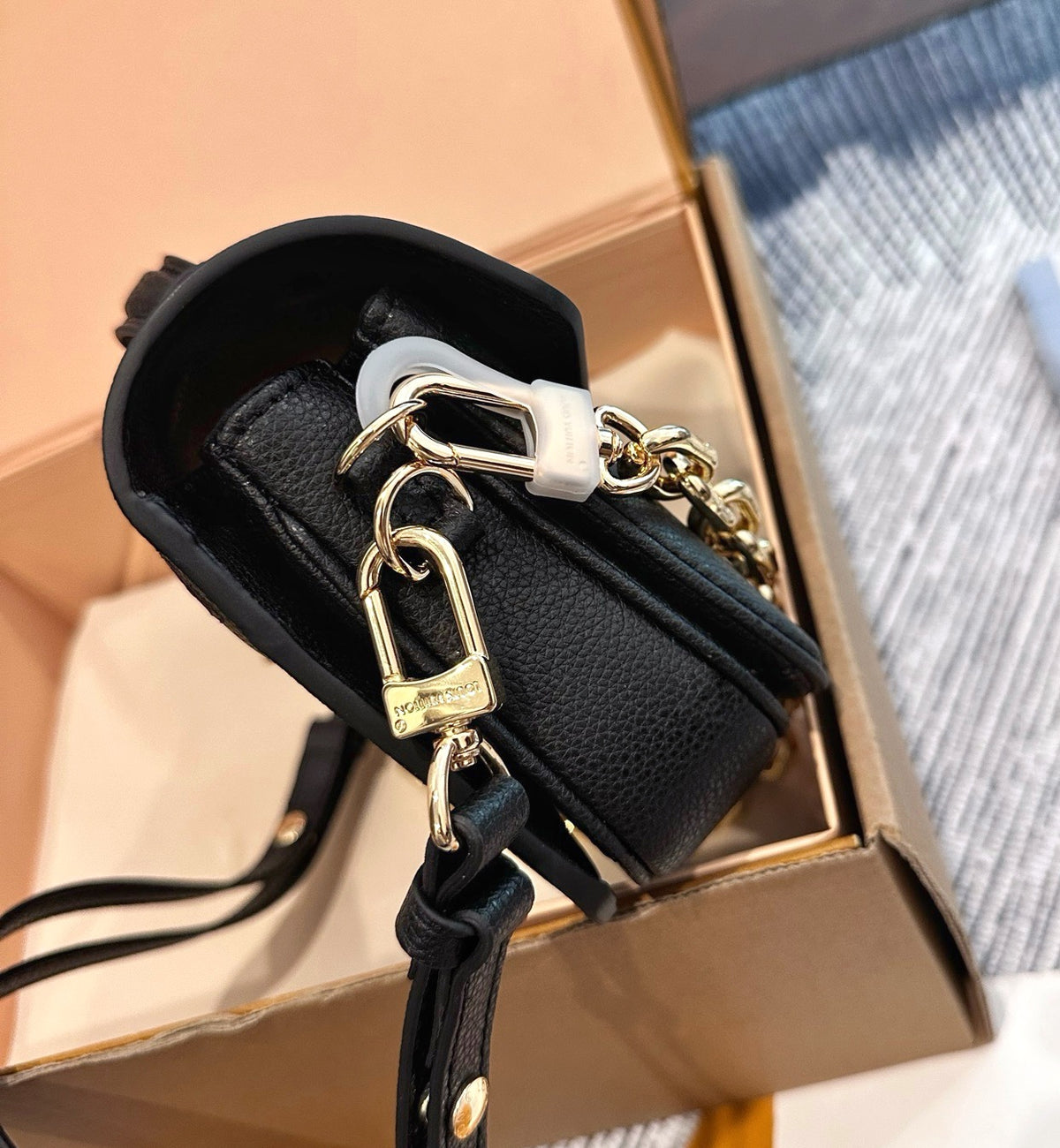 Louis Vuitton Pochette Métis East-West
