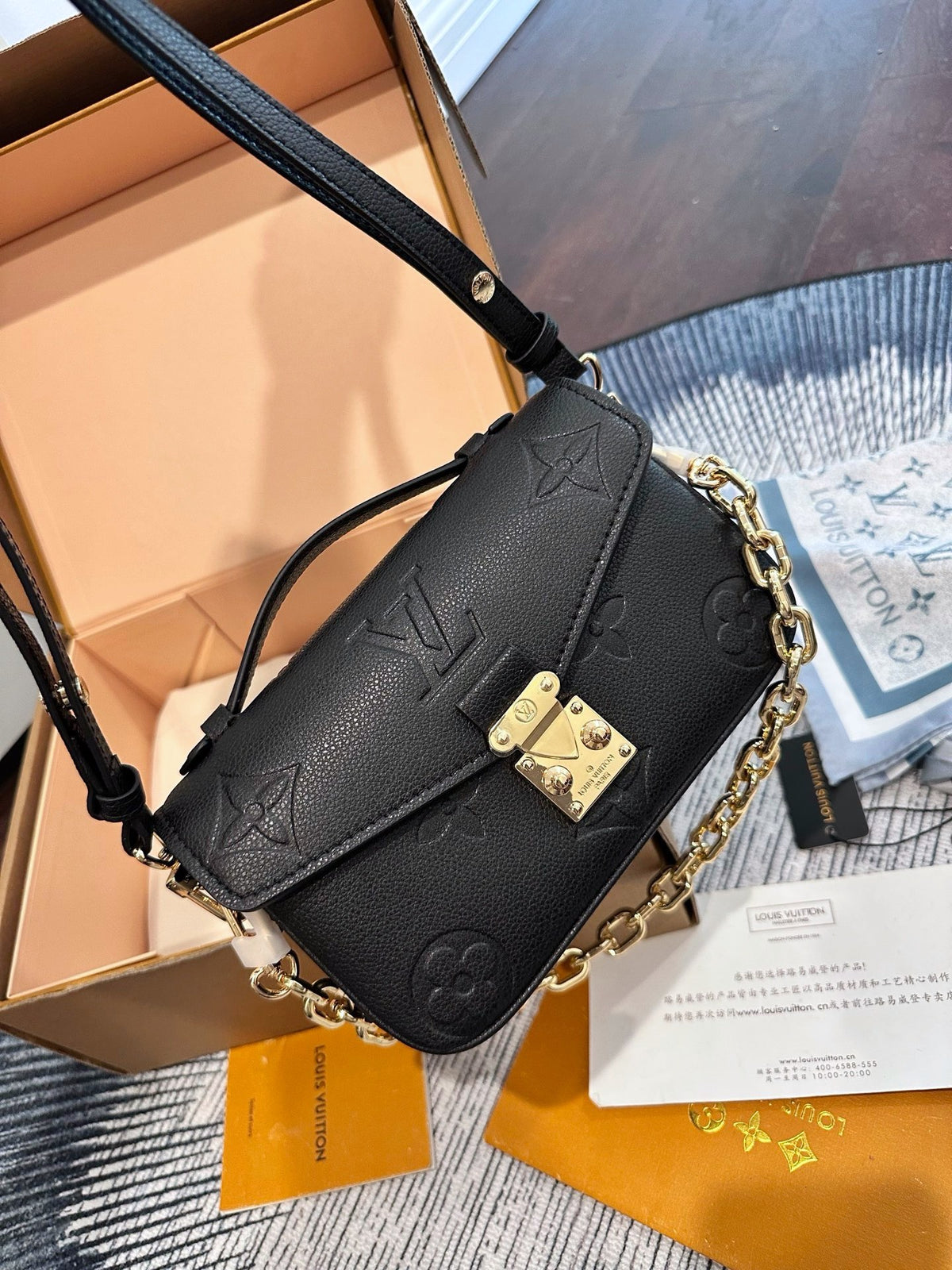 Louis Vuitton Pochette Métis East-West