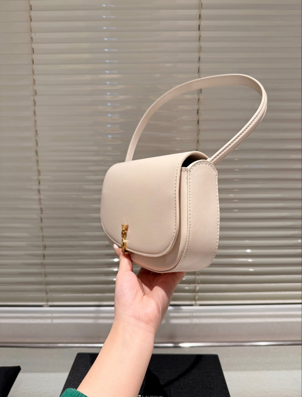 SAINT LAURENT LE 5 À 7 – CREAM / GOLD