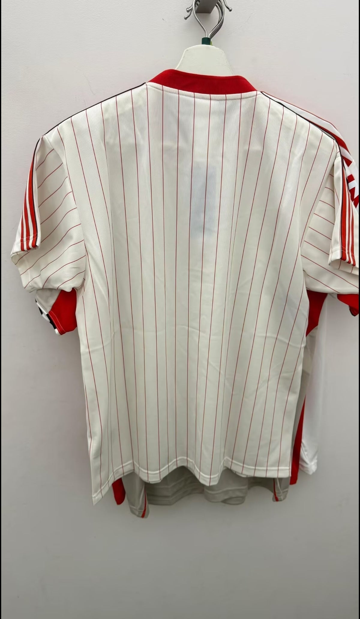 SL Benfica Adidas Originals Retro – Blanco/Rojo