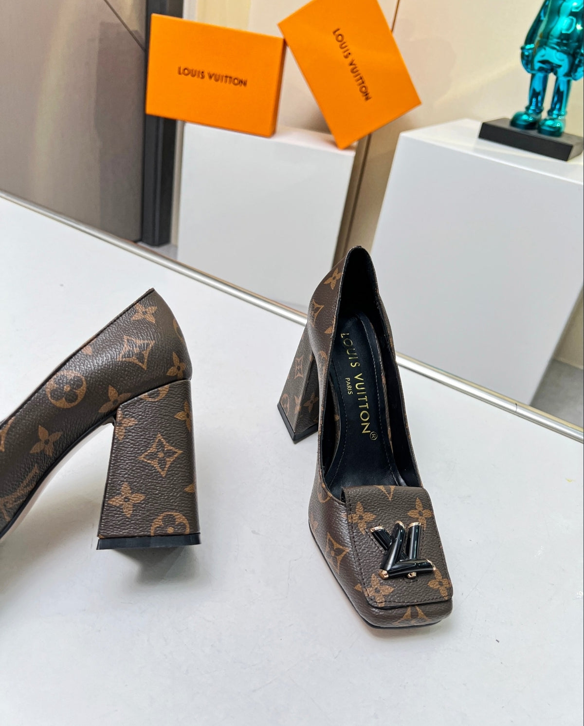 LOUIS VUITTON MONOGRAM LV INITIALS PUMPS