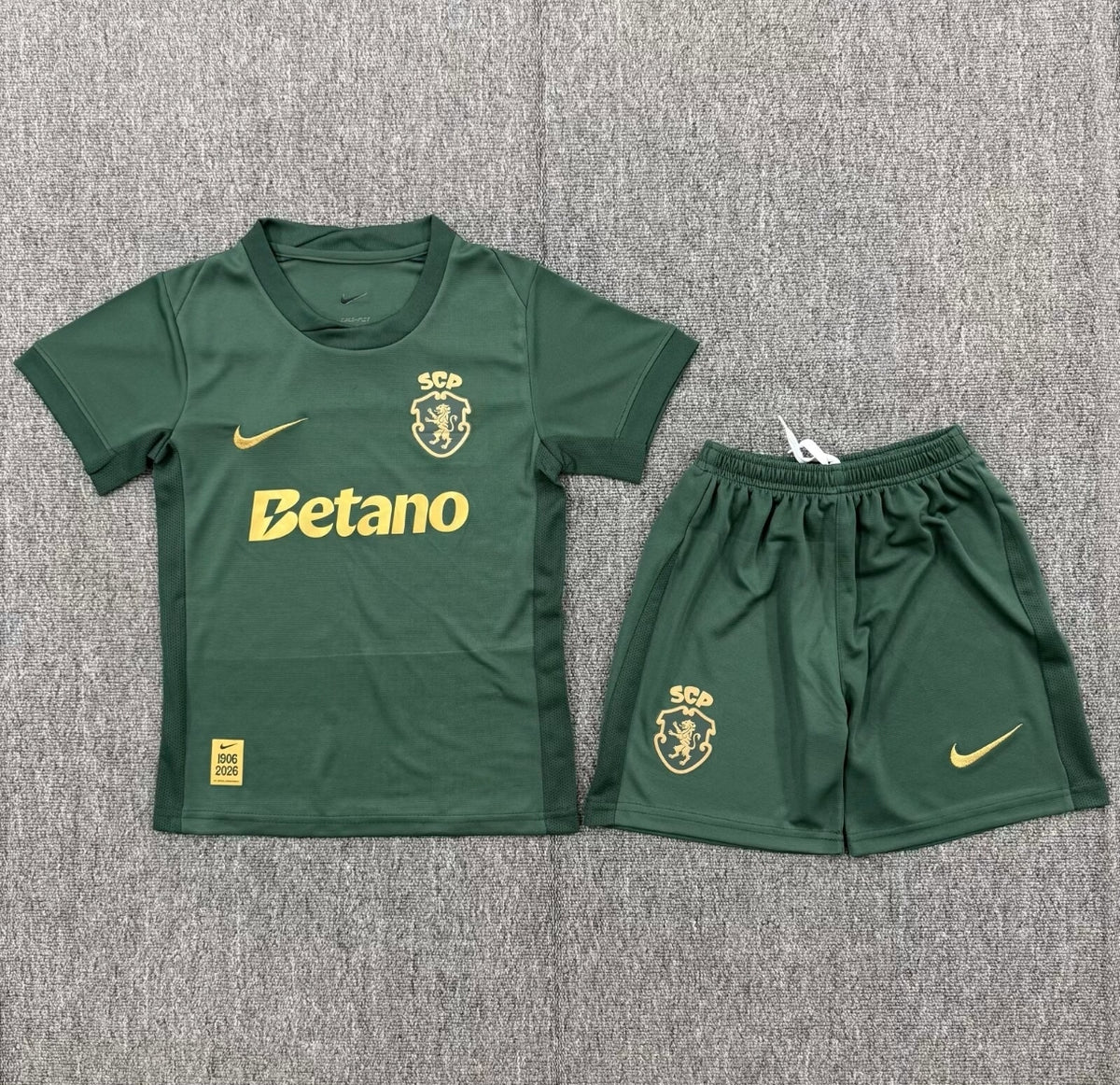 Sporting CP 26/27 – 120 Anos Green/Gold – Kit Criança