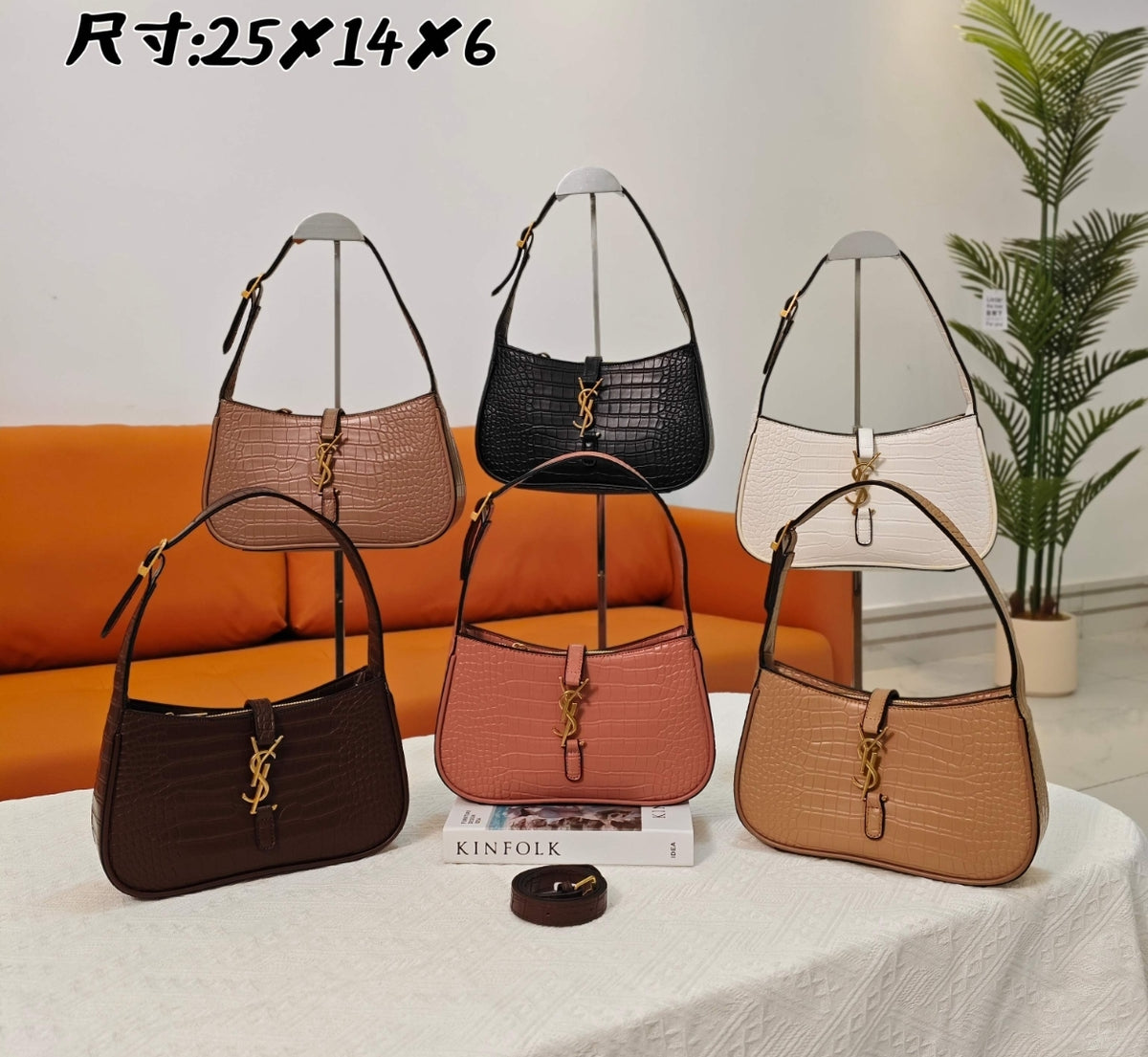 Saint Laurent Le 5 à 7 Hobo